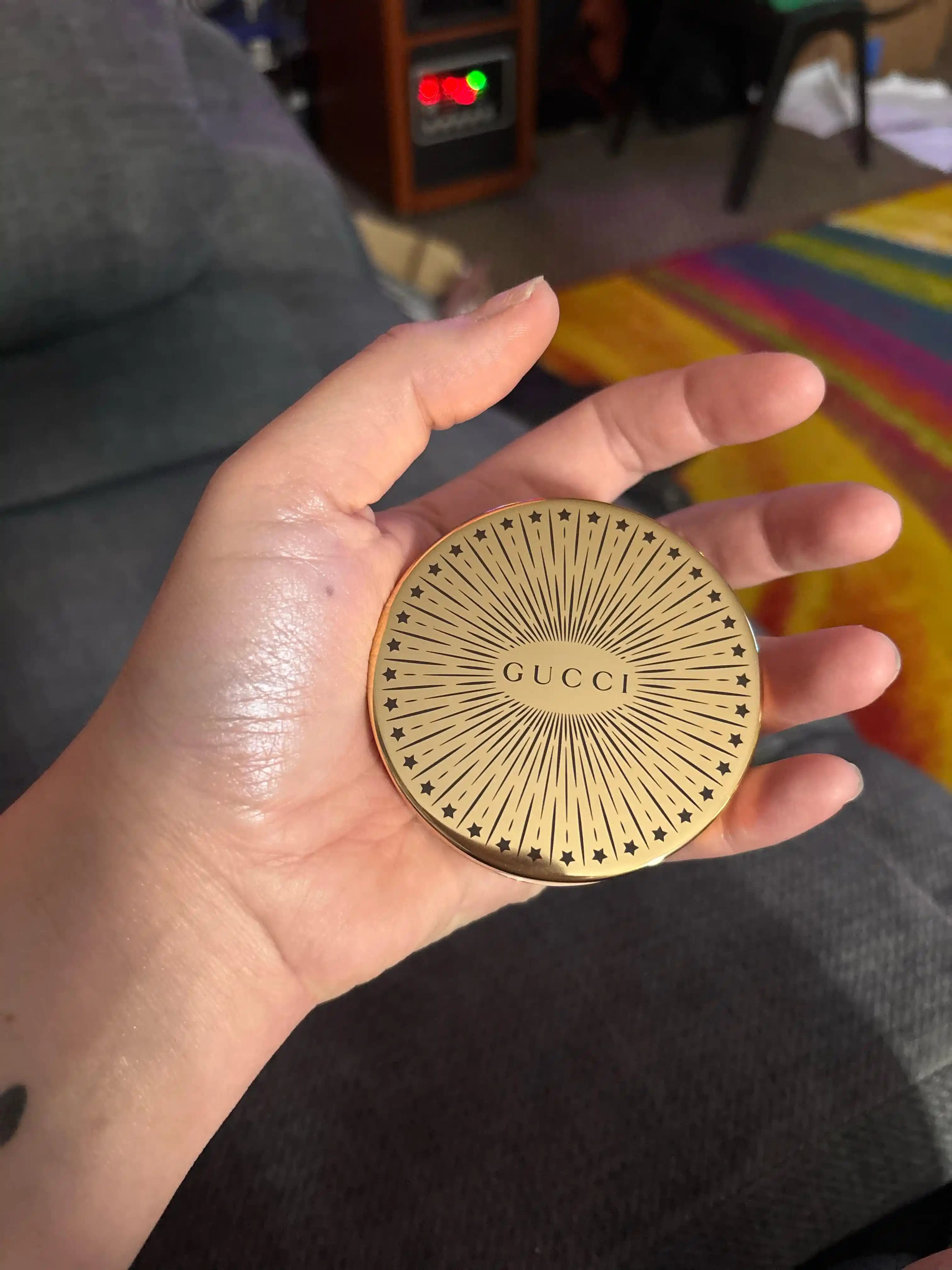 Makyajda Aydınlatıcı Seçimi: Popüler Ürünler, Formlar ve Kullanıcı Deneyimleri