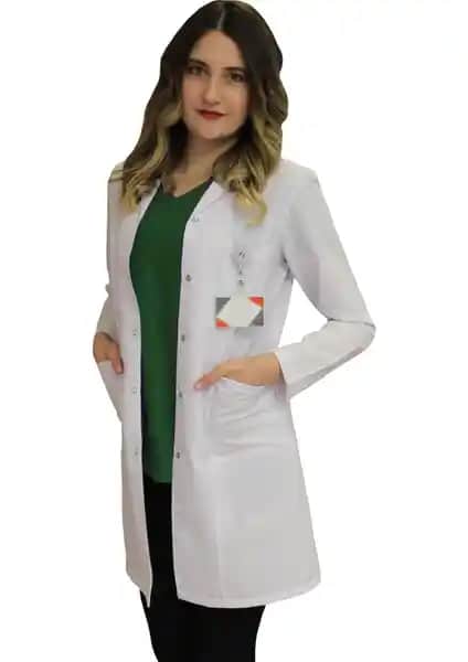 Safa Forma ve Vayvaylı Gömlek Yaka Kadın Doktor Önlüğü Karşılaştırması
