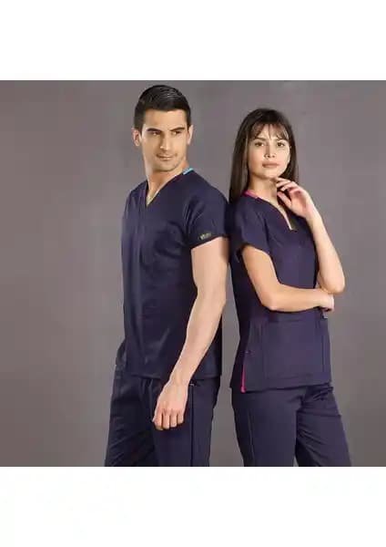 Sağlık Personeli İçin Cerrahi Takımlarının Karşılaştırması: Lacivert ve Petrol Mavisi Formalar