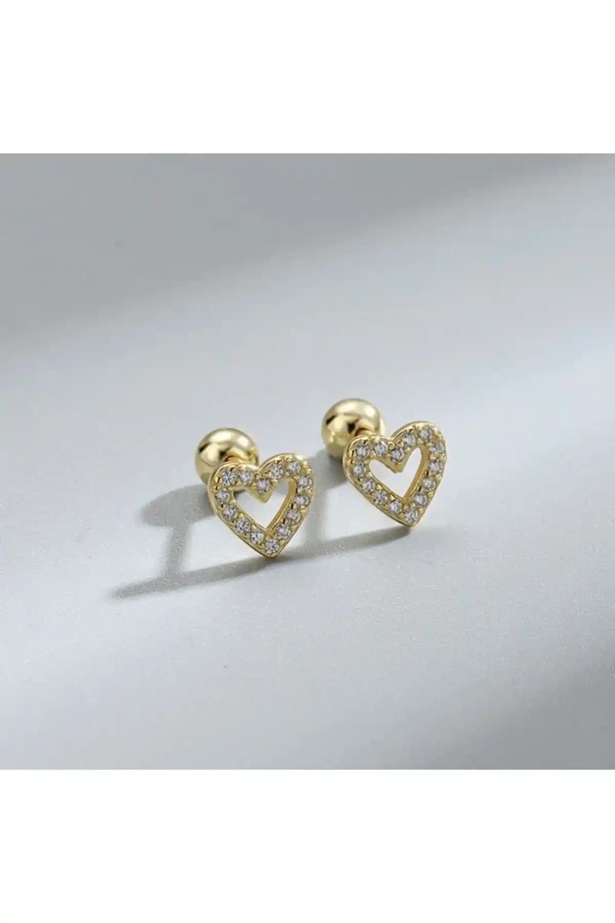 Çelik Kalp Figürlü Piercing: Estetik ve Dayanıklı Kıkırdak Takı Seçenekleri