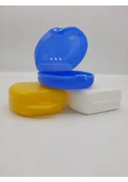 Diş Protezi Saklama Kabı Karşılaştırması: Barış Dental ve Polywax Ürünlerinin Özellikleri ve Kullanıcı Yorumları