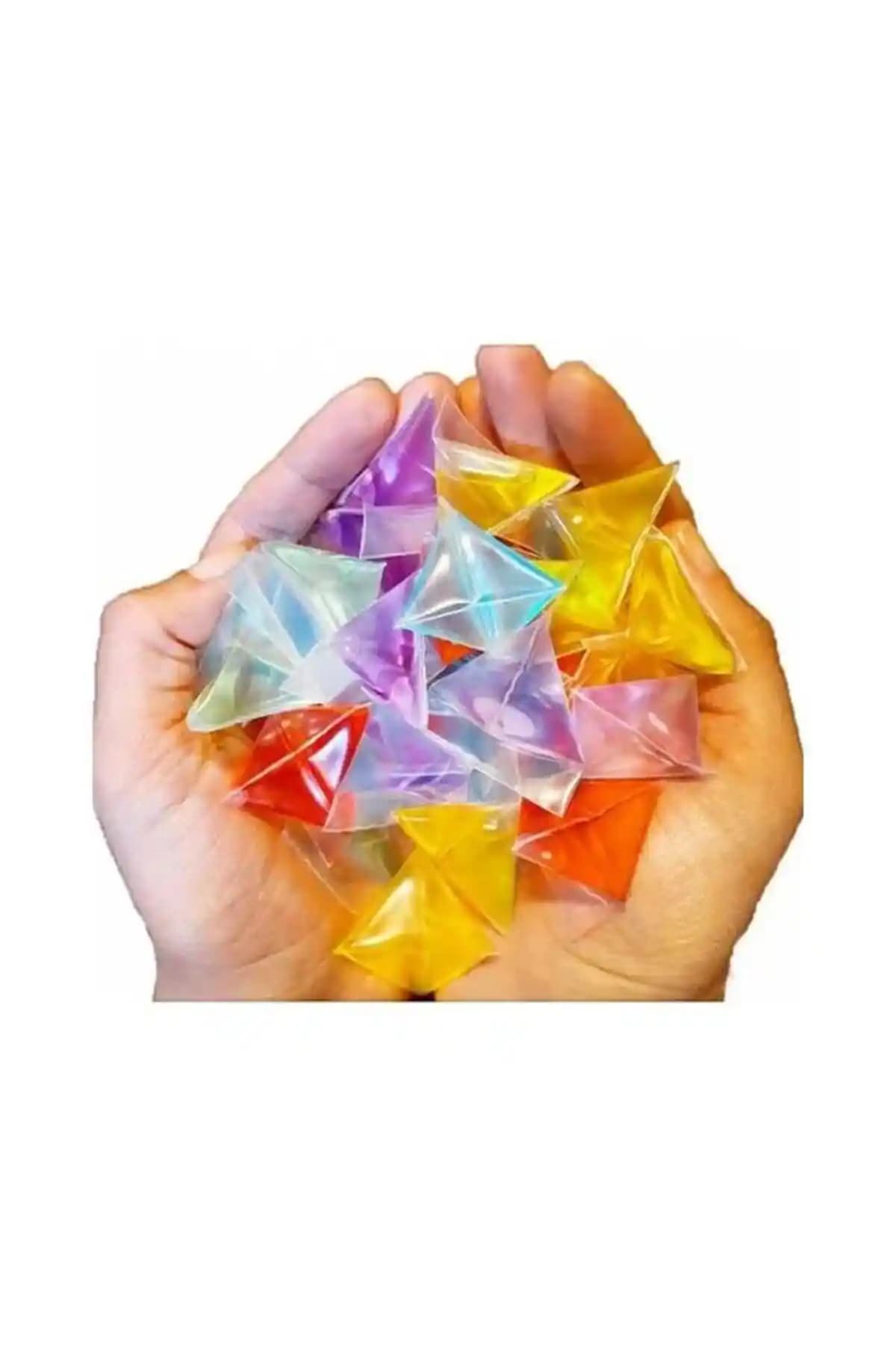 Nostaljik Üçgen Kolonya: Geleneksel Türk Kolonya Kültürünü Modern Tasarımla Sunar