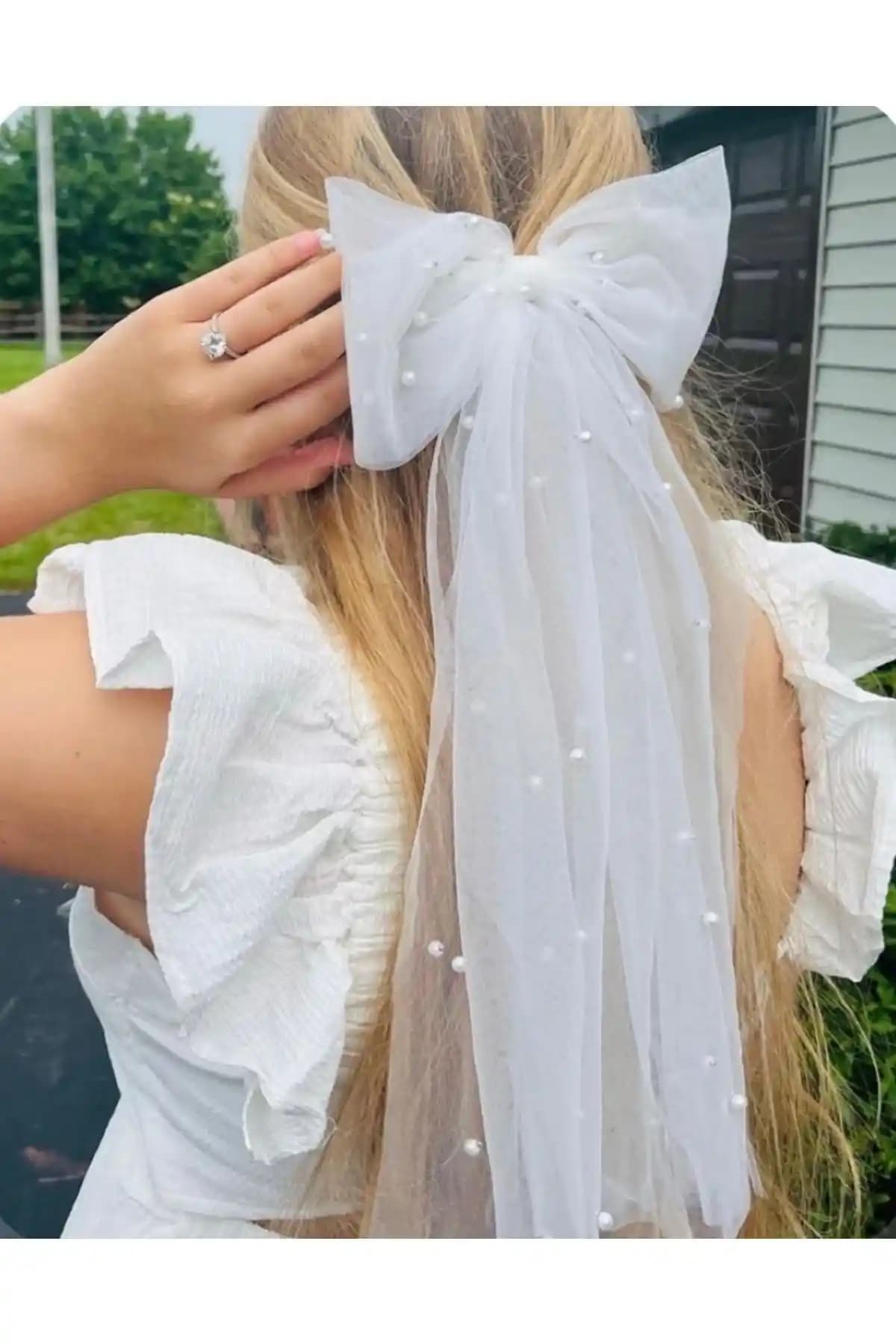 Quella Atelier Incili Tül Fiyonk Gelin Saç Aksesuarı Zarif ve Modern Tasarım ile Düğün ve Özel Günler İçin