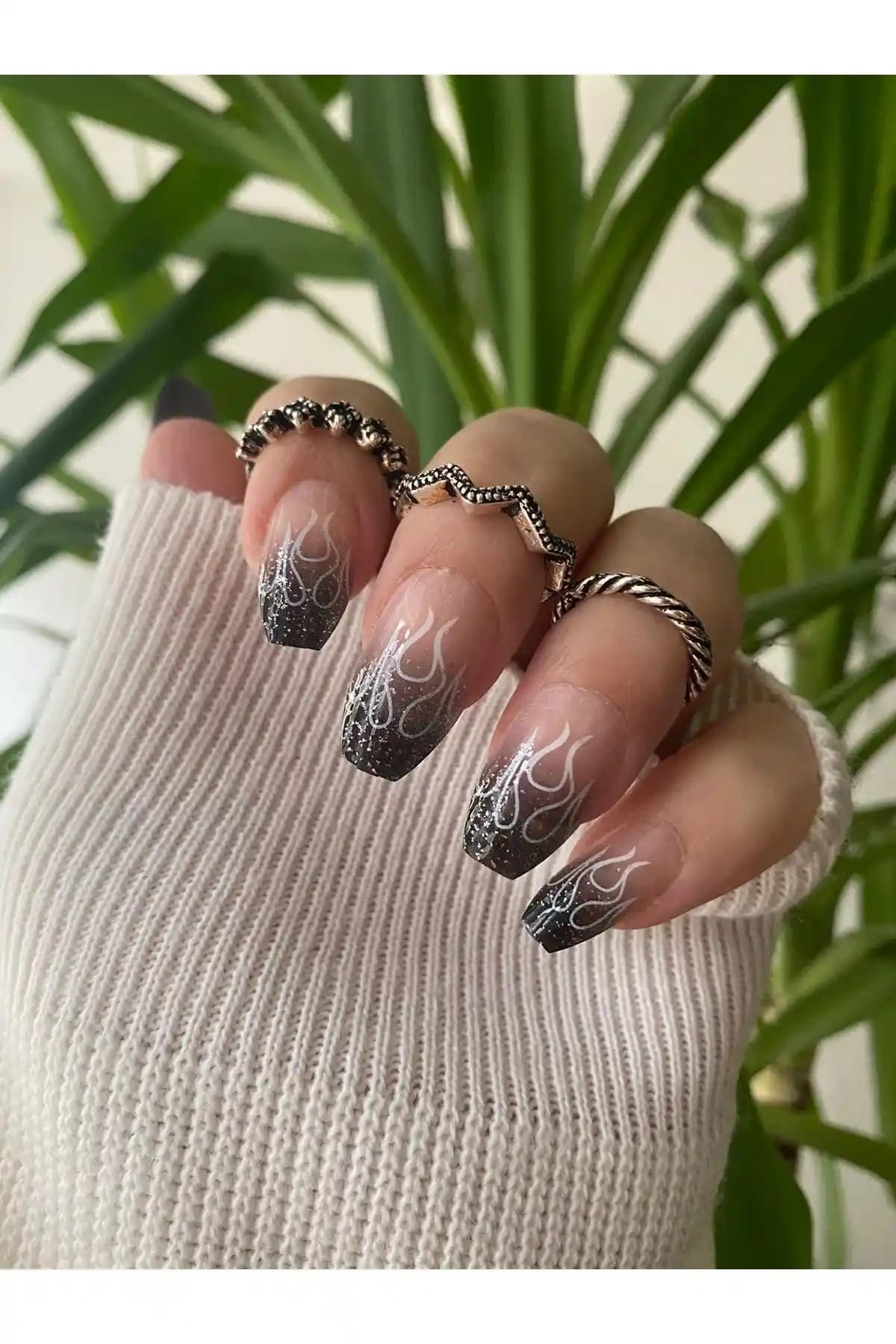 SYBELLE KOZMETİK Siyah Simli Ateş Desenli Takma Tırnak 24 Adet Modern ve Pratik Kullanım