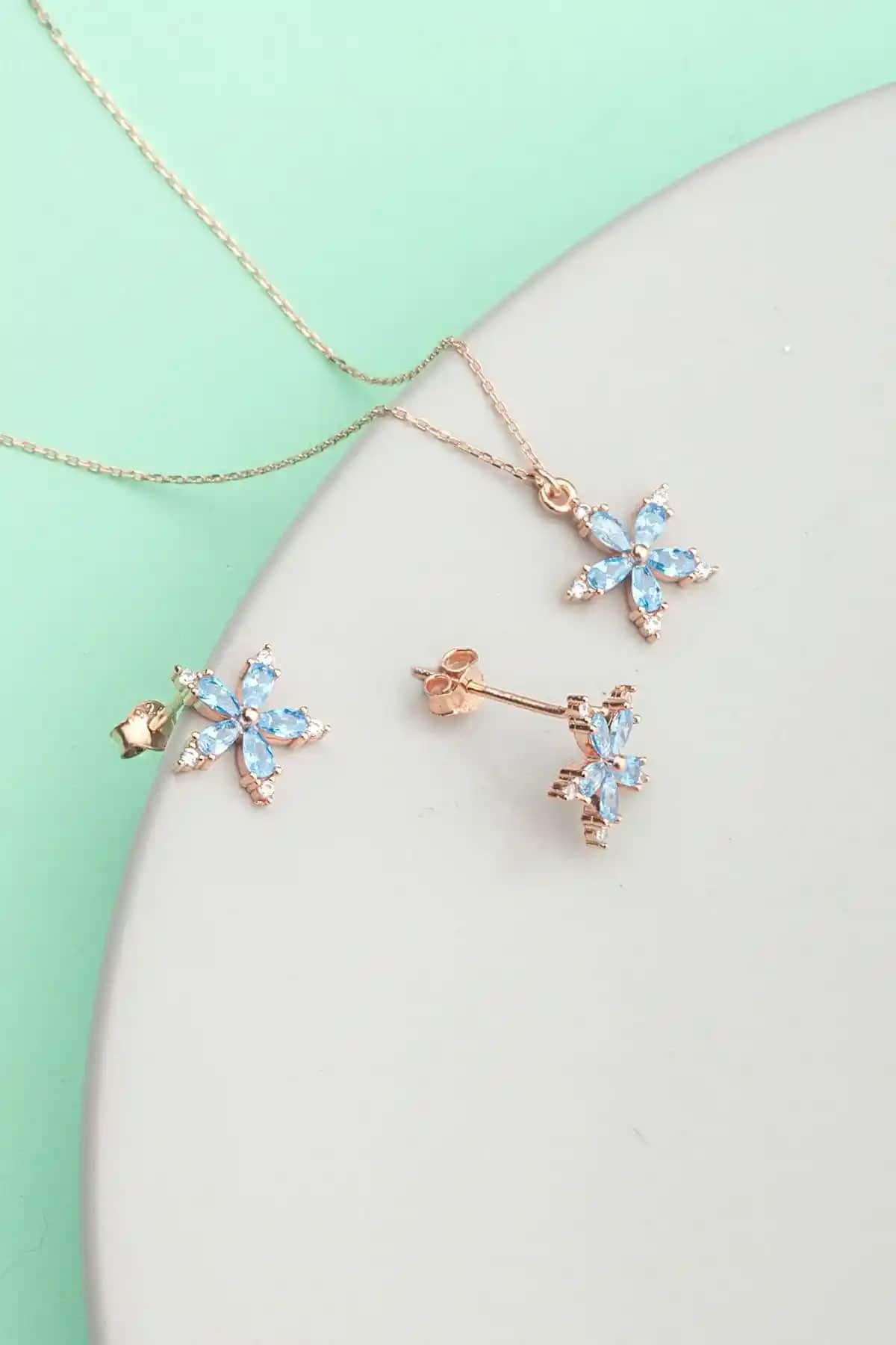 925 Ayar Gümüş Nergis Çiçeği Takı Seti Zarif ve Modern Tasarım