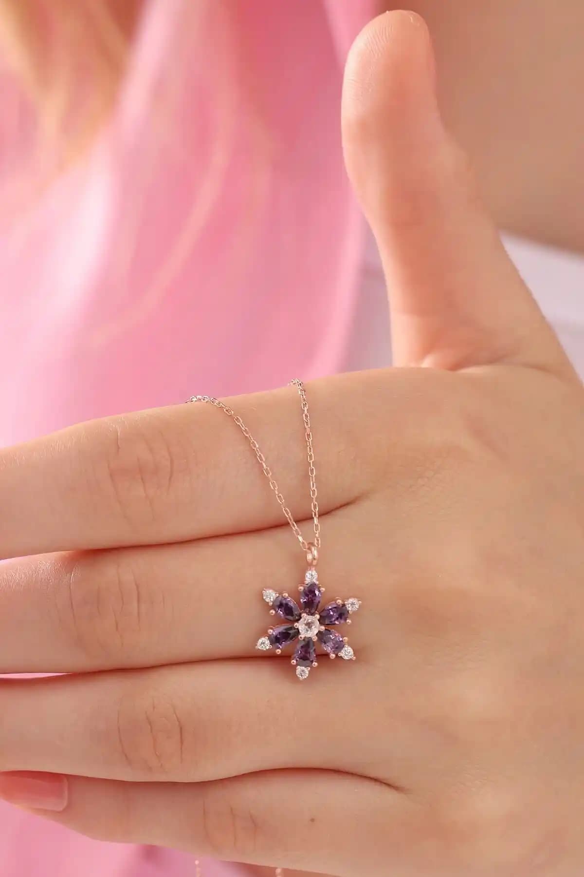 925 Ayar Gümüş Rose Kaplama Ametist Damla Taşlı Lotus ve Kamelya Motifli Kolye