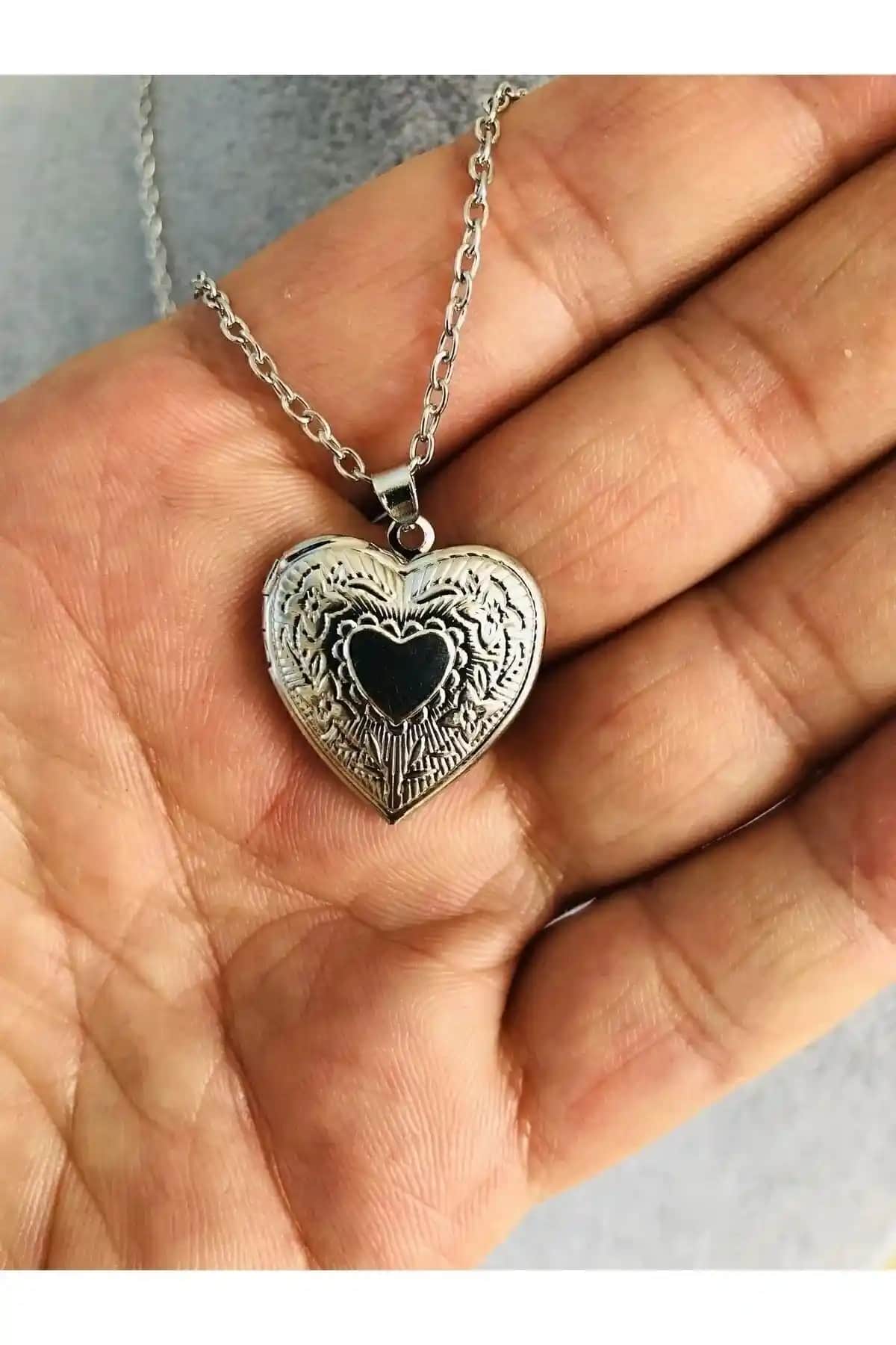 Açıkmeşe Kadın Kalp Desenli Açılabilir Kapaklı Metal Kolye Günlük Şıklık İçin