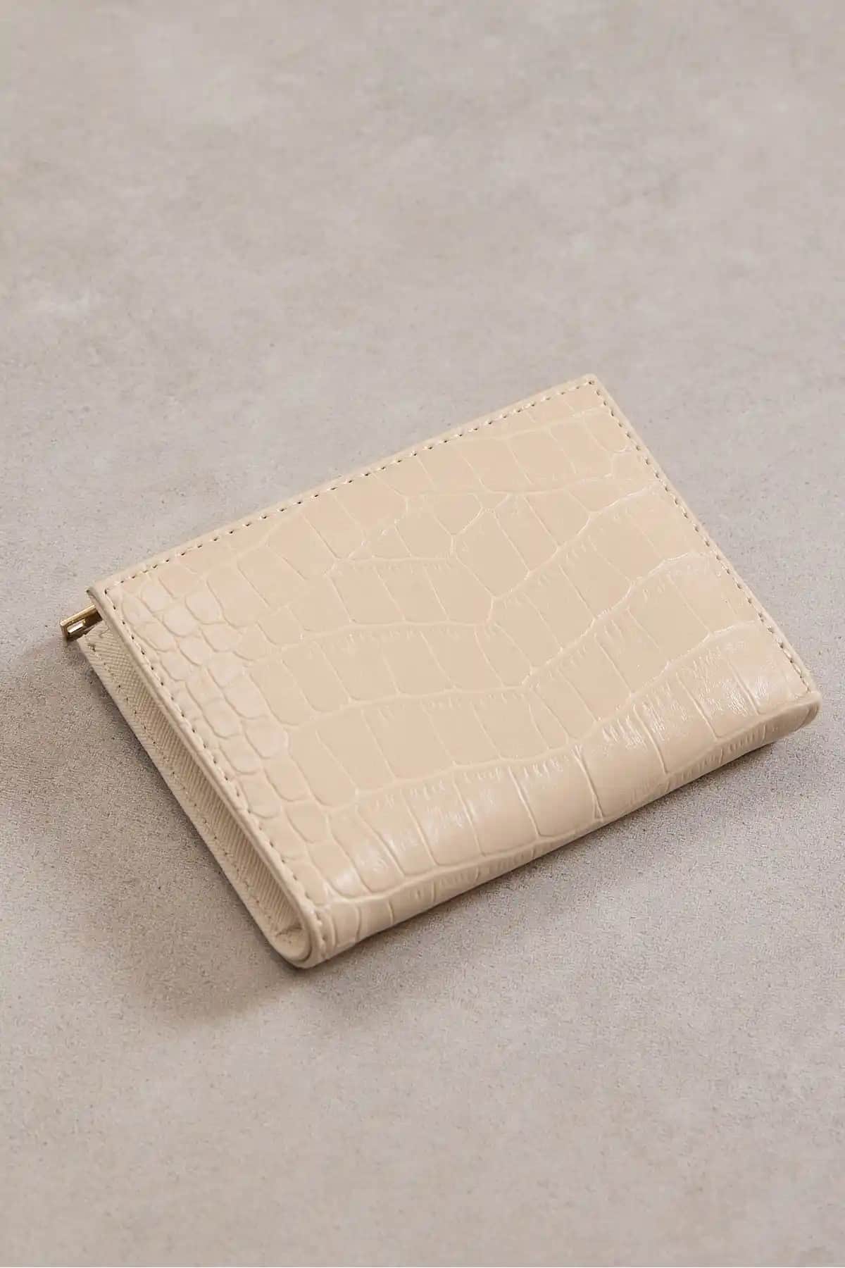 Addax ve NakshiStore Timshah Derisi Görünümlü Cüzdanların Karşılaştırması ve Kullanım İpuçları