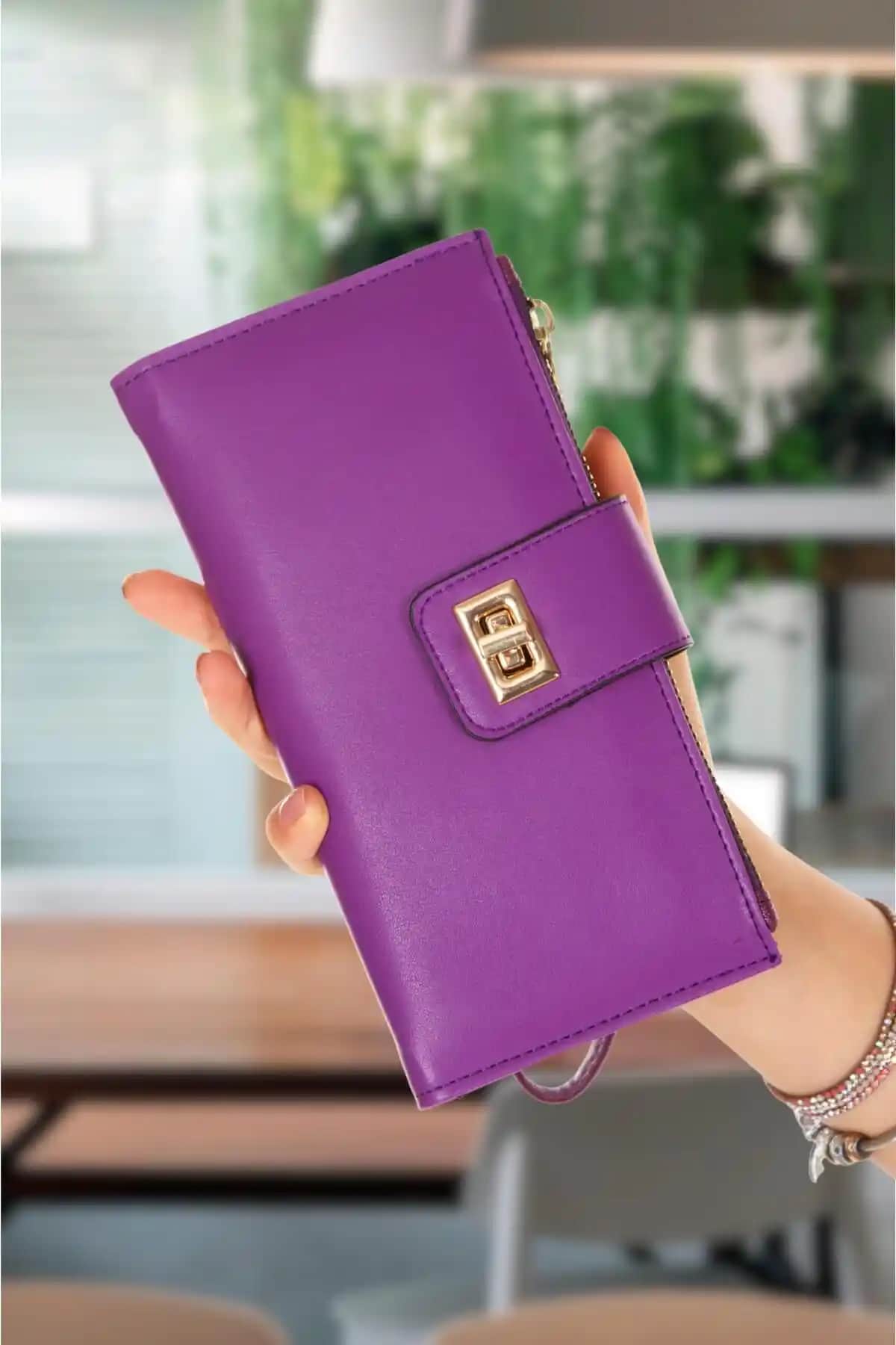 Adelina Bags ve Frank Martin Kadın Cüzdanları Karşılaştırması ve Seçim Rehberi