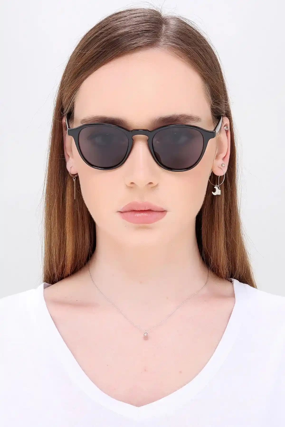 Affair Unisex Güneş Gözlüğü: Şıklık ve Koruma Sunan Hafif ve Modern Tasarım