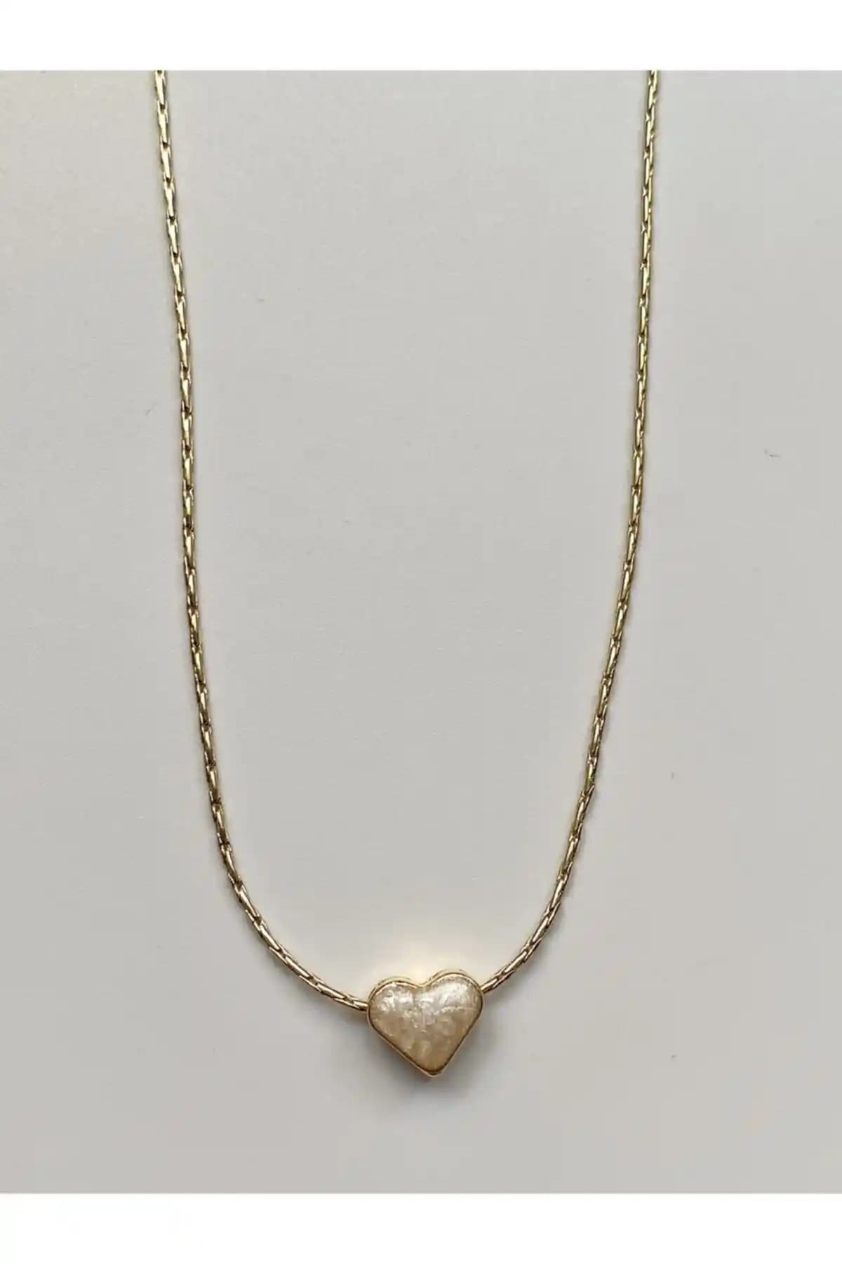 Alya Jewelry Altın Kaplama Mineli Beyaz Kalp Kolye Şık ve Dayanıklı Tasarım