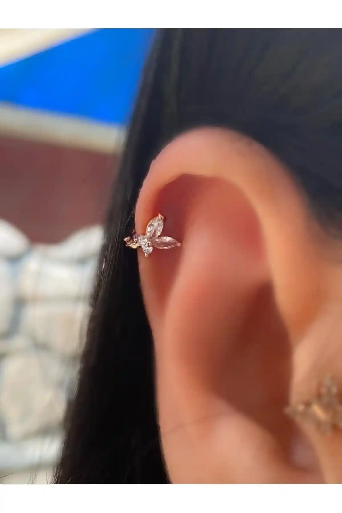Arescollection Çelik Zirkon Taşlı Kelebek Tragus Piercing: Zarif ve Dayanıklı Kulak Aksesuarı