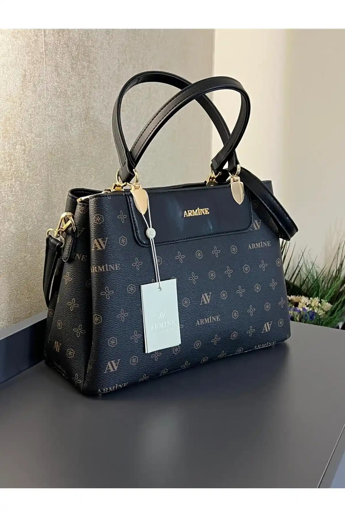 Armine ve Hakan Ka<dı>n Nubuk Çanta Modellerinin Detaylı Karşılaştırması