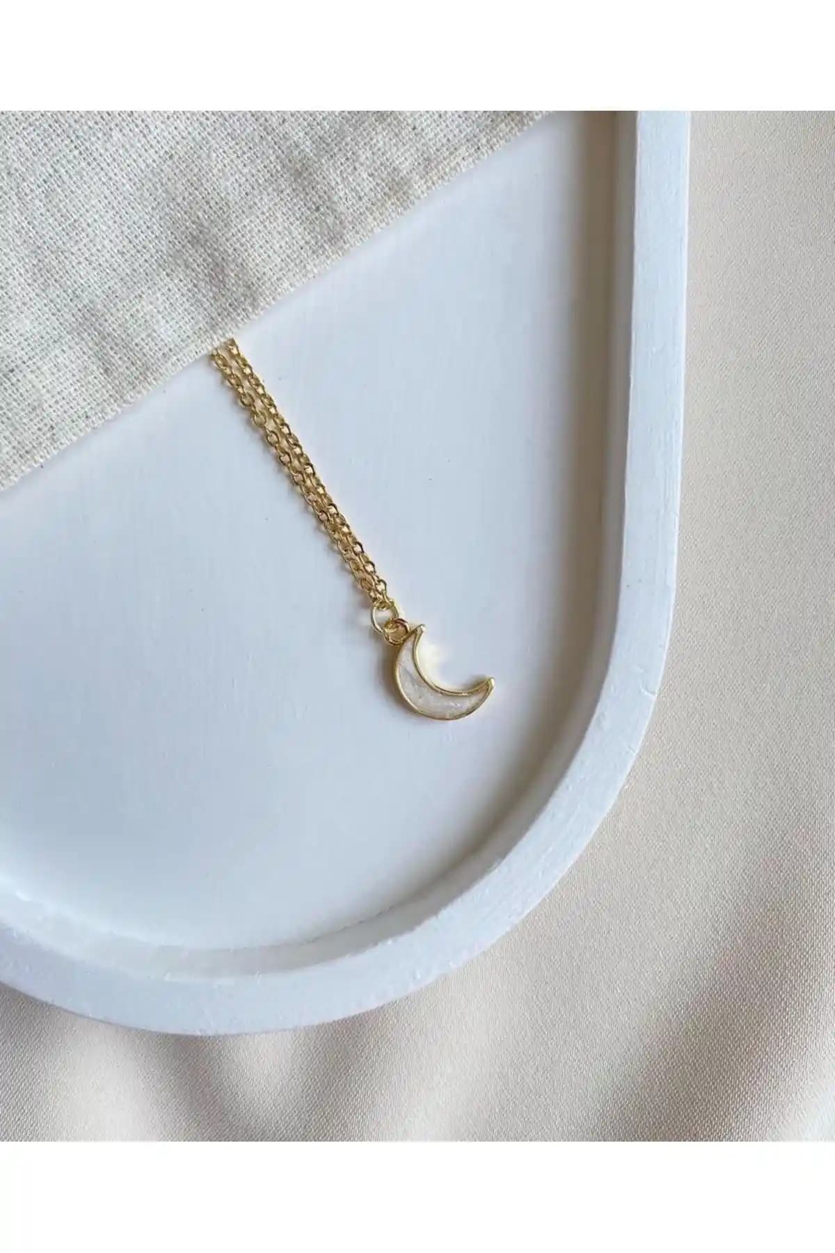 Asia by Leuvoié Altın Kaplama Sedefli Hilal Ay Kolye Modern ve Şık Tasarım