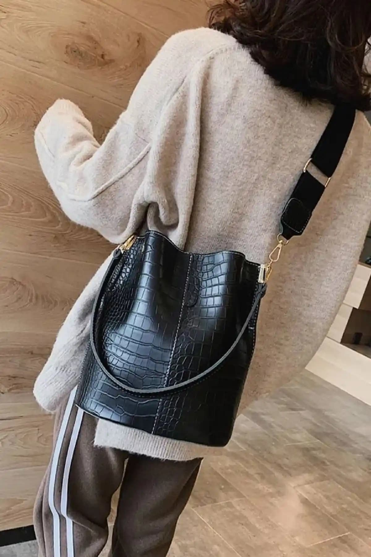 ASLAN ÇANTA Chris Siyah Kadın Çantası: Modern, Şık ve Fonksiyonel Tasarım