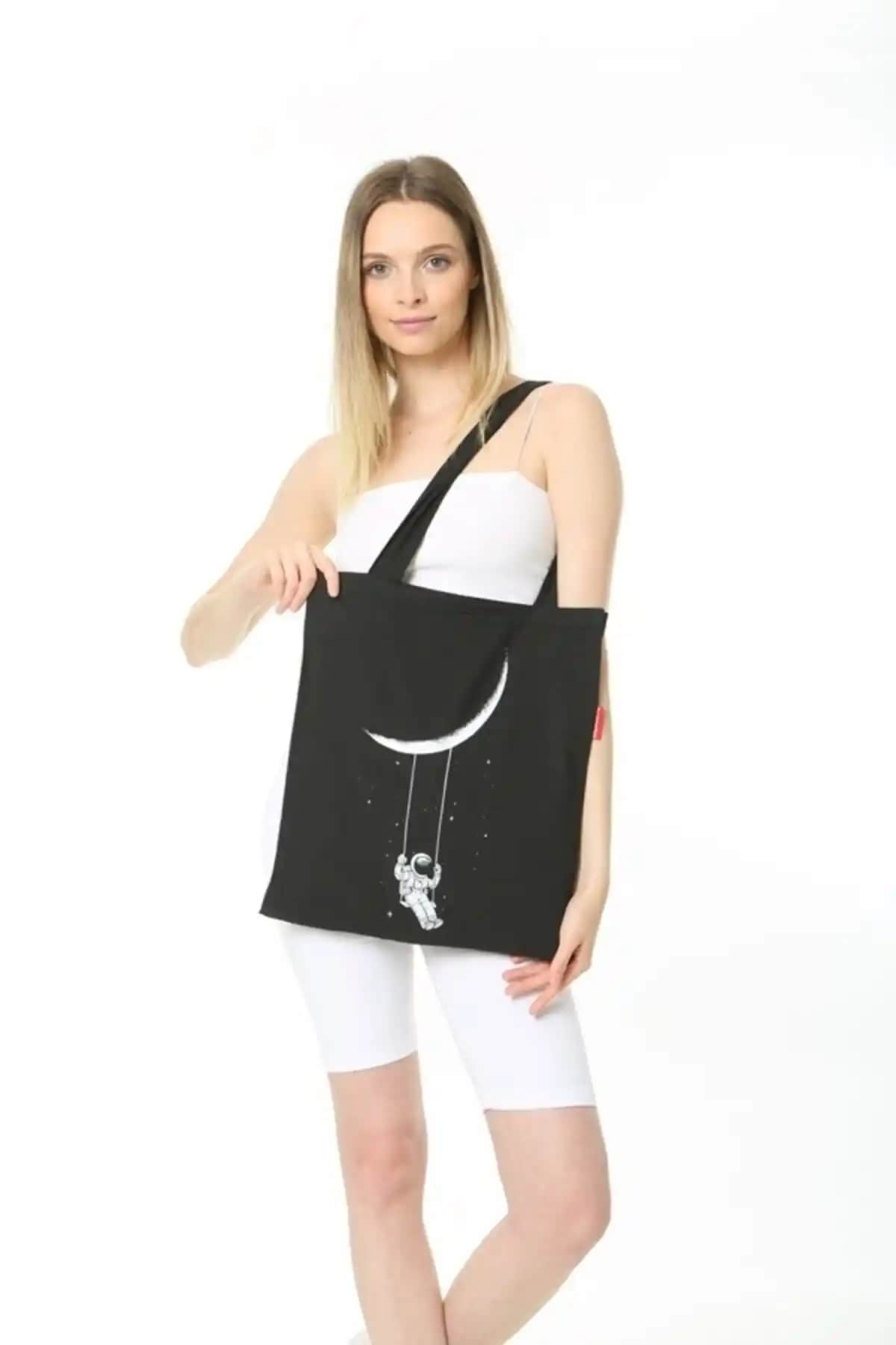 Ayda Sallanan Astronot Modeli Bez Çanta – Doğa Dostu, Hafif ve Şık Tasarım