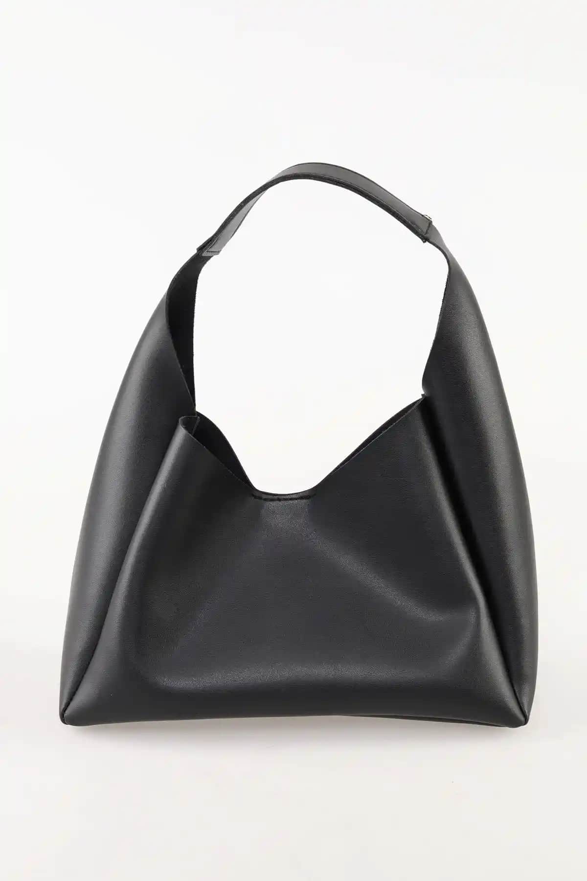 Bag&More ve Shaka Siyah Çanta Modellerinin Detaylı Karşılaştırması