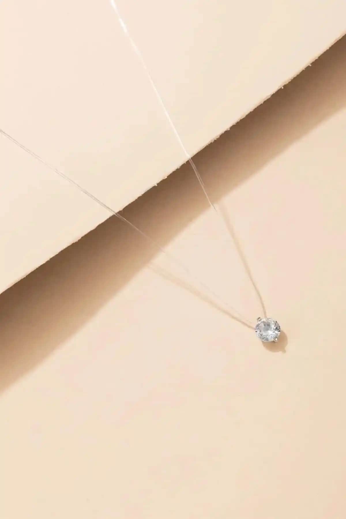 BAHELS Kristal Taşlı Hayalet Kolye: Zarif ve Dayanıklı Takı Tasarımı