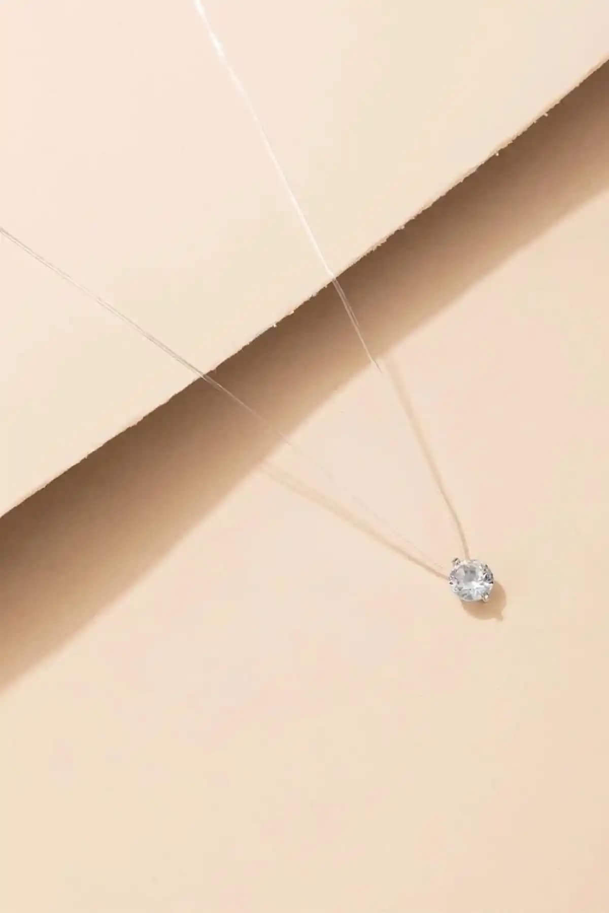 BAHELS Kristal Taşlı Hayalet Kolye: Zarif ve Dayanıklı Takı Tasarımı