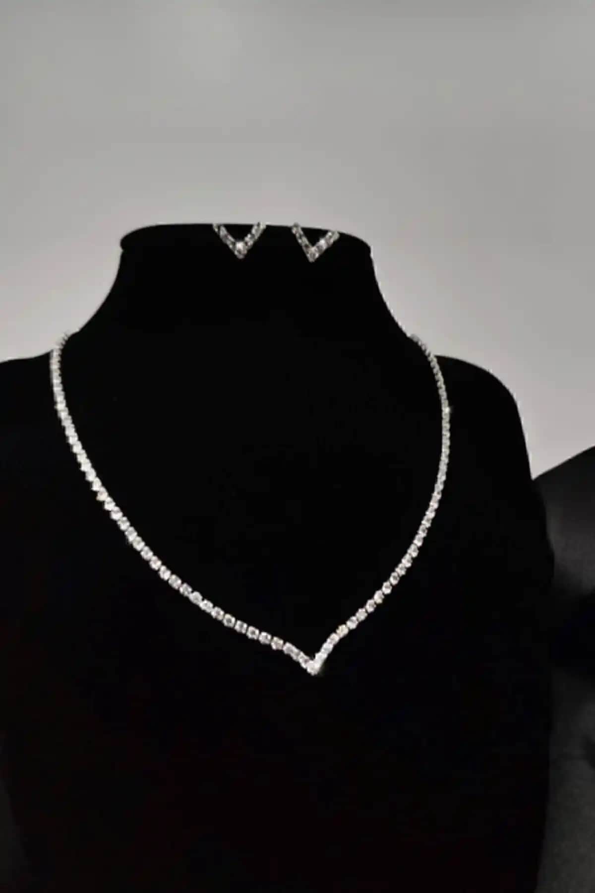 BB wikiki Abiye Gelinlik ve LINTERNA 925 Ayar Gümüş Takı Setleri Karşılaştırması