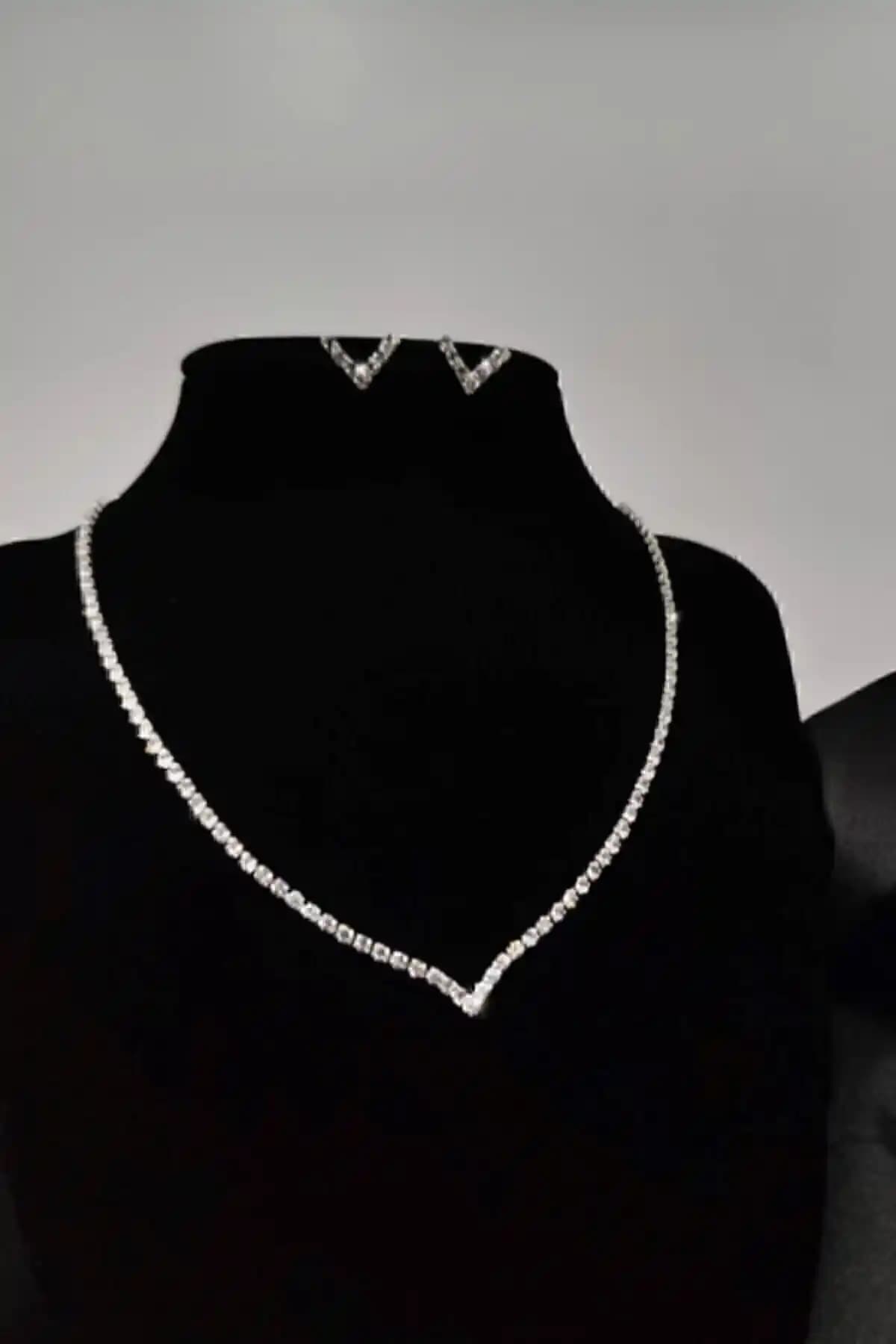 BB wikiki Abiye Gelinlik ve LINTERNA 925 Ayar Gümüş Takı Setleri Karşılaştırması