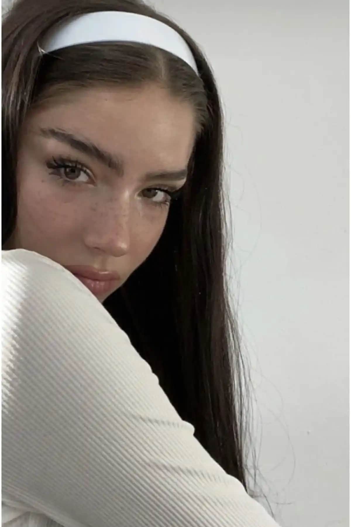 Be Best Kadın Beyaz Saten Taç CD93 Şıklık ve Konfor Sunan Zarif Aksesuar