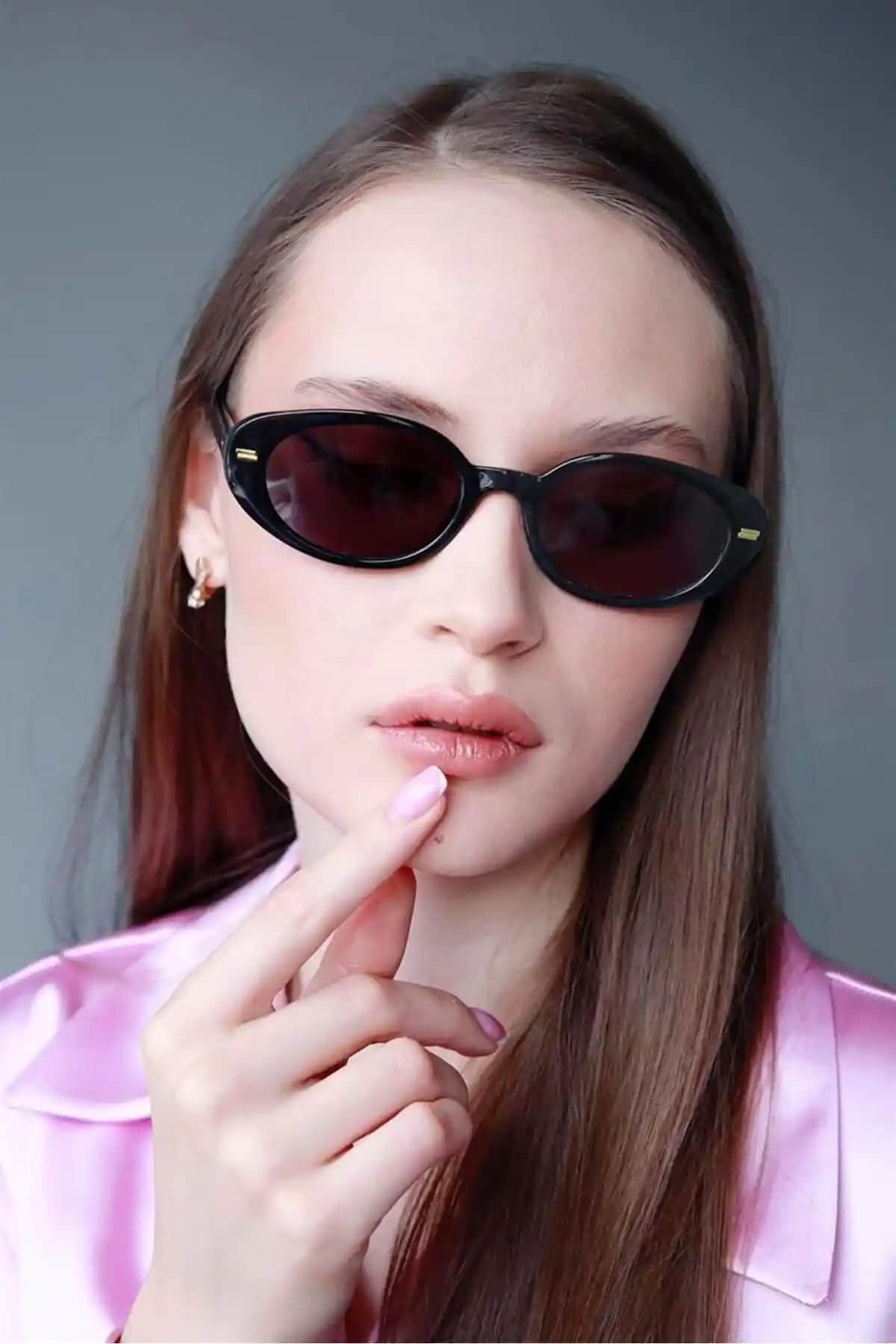 Bilge Karga Seldan Black ve Burberry Güneş Gözlüğü Karşılaştırması: Özellikler ve Kullanıcı Yorumları