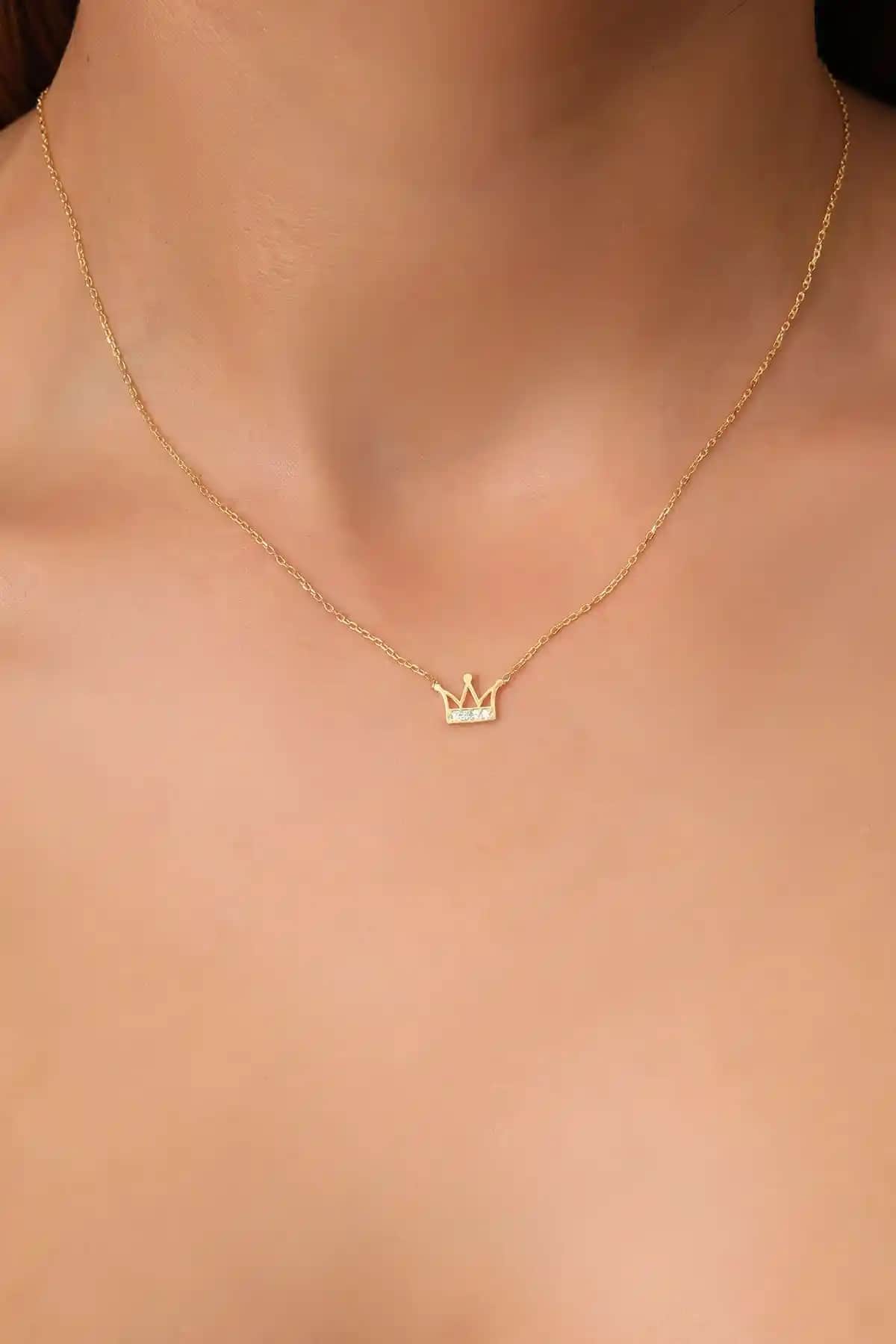 Bilsen Store 925 Ayar Gümüş Zincirli Beyaz Zirkon Taç Kolye Özellikleri ve Kullanıcı Yorumları