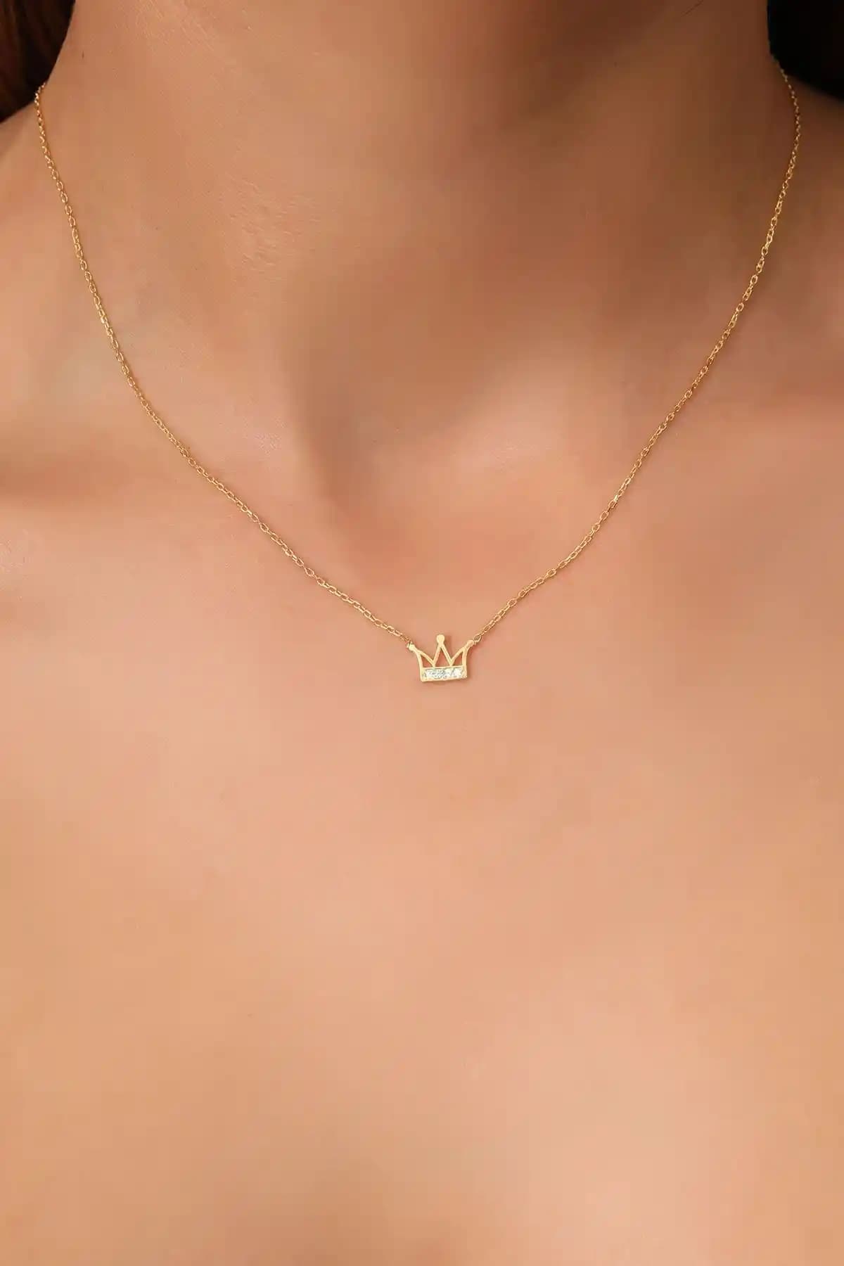 Bilsen Store 925 Ayar Gümüş Zincirli Beyaz Zirkon Taç Kolye Özellikleri ve Kullanıcı Yorumları