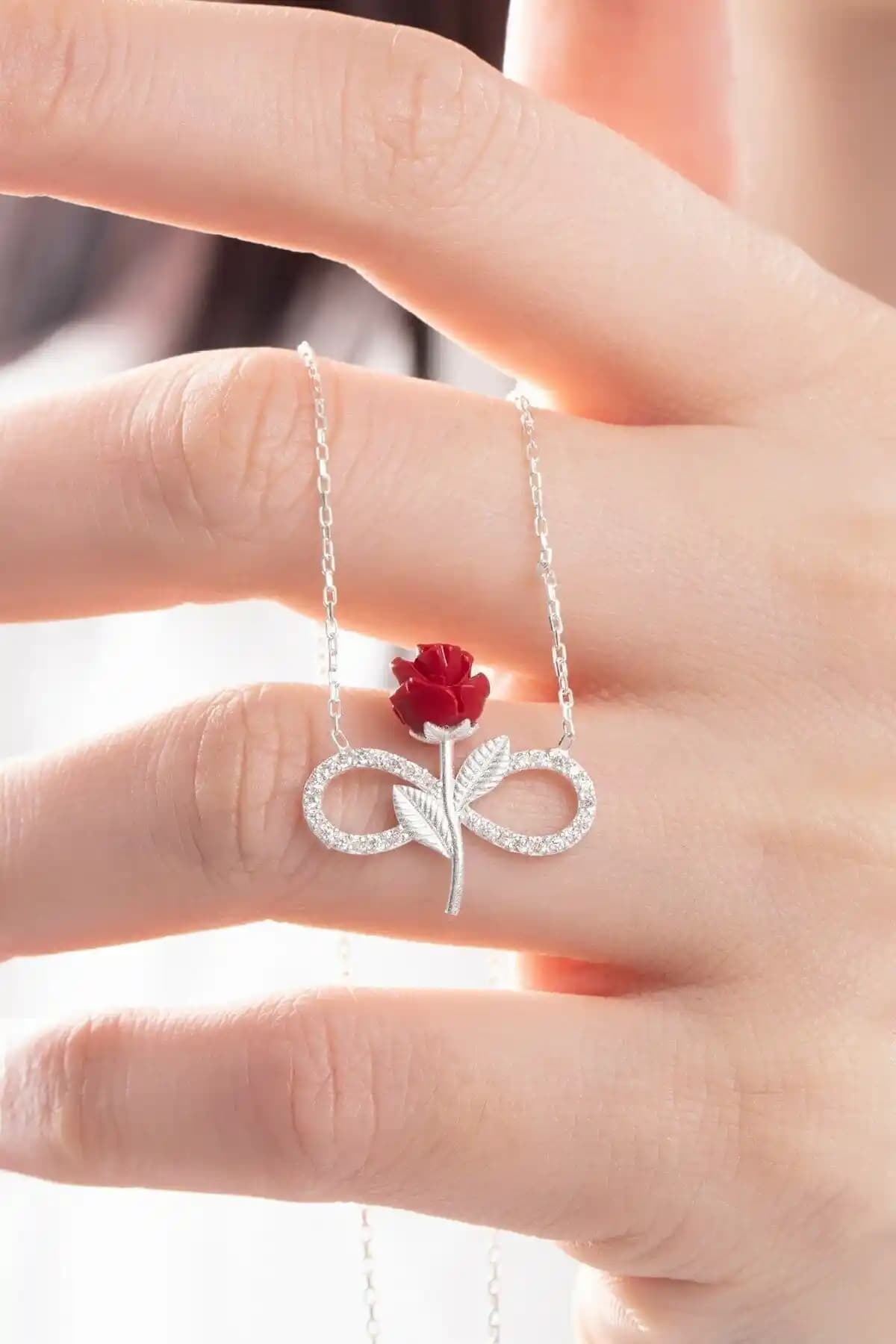 Bilsen Store Kadın 925 Ayar Gümüş Zincirli Kırmızı Gül Sonsuzluk Kolye