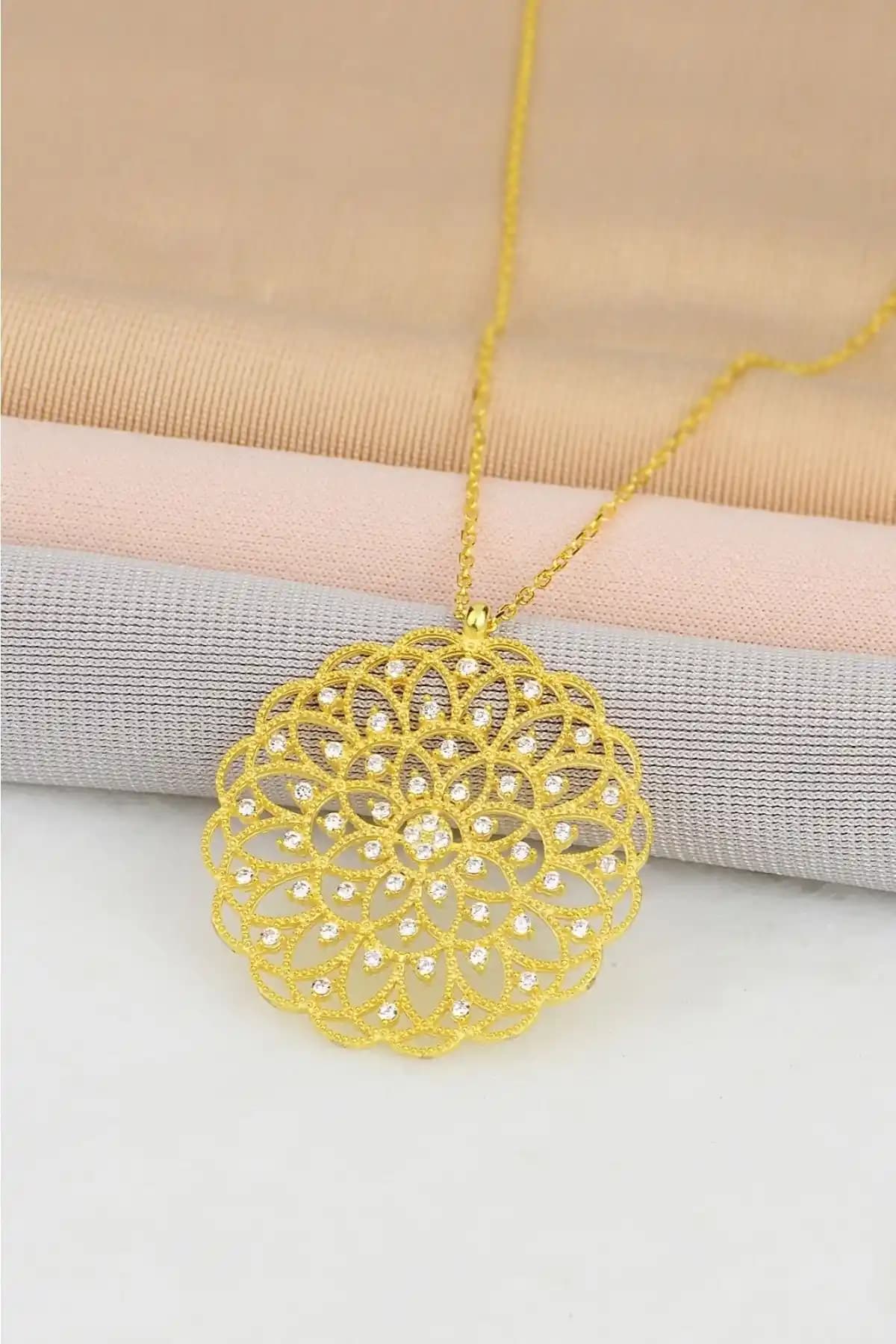 Bilsen Store ve Indigo Takı Kolye Karşılaştırması: Hangi Ürün Sizin İçin Uygun