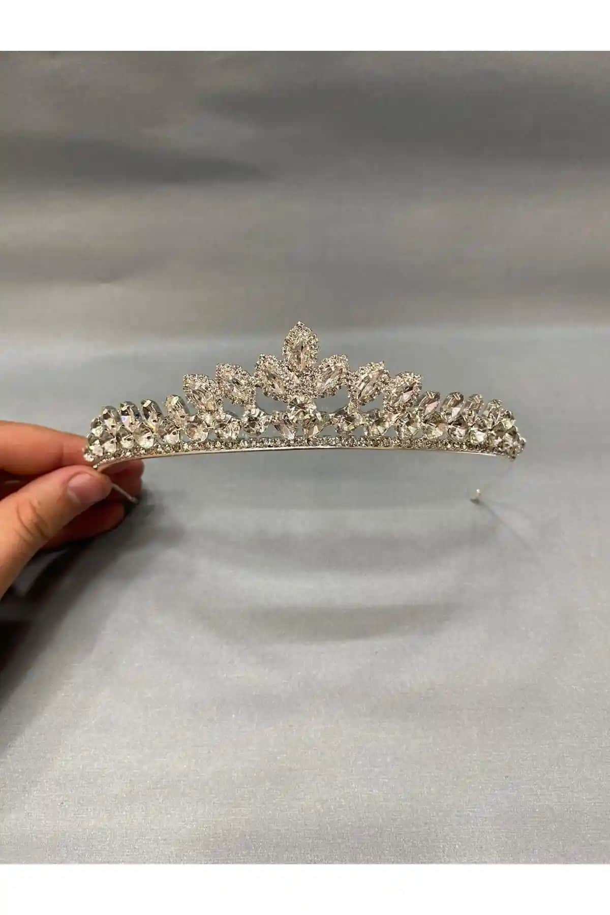 Buse Perla Beyaz Zirkon Taşlı İnce ve Zarif Gelin Tacı - Şık ve Uygun Fiyatlı Aksesuar