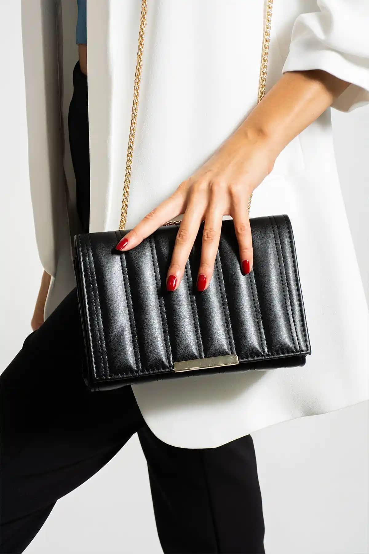 Butikbatii ve İAMBTŞY Kadın Çantası Karşılaştırması: Hangi Model Sizin İçin Uygun