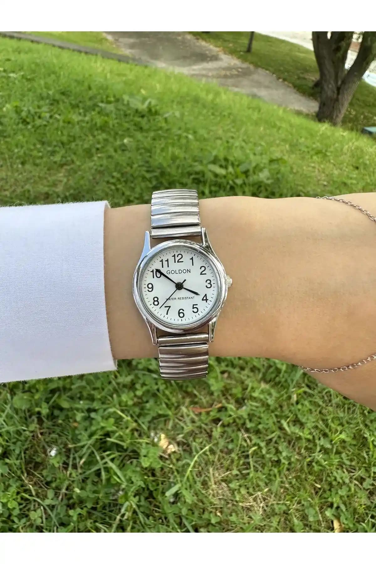 Cadenas Retro Yaylı Kordon Kol Saati: Şık ve Dayanıklı Tasarım ile Günlük Kullanım