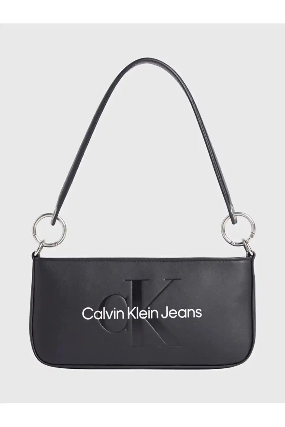 Calvin Klein Logolu Omuz Çantası: Şık Tasarım ve Günlük Kullanım İçin Uygun