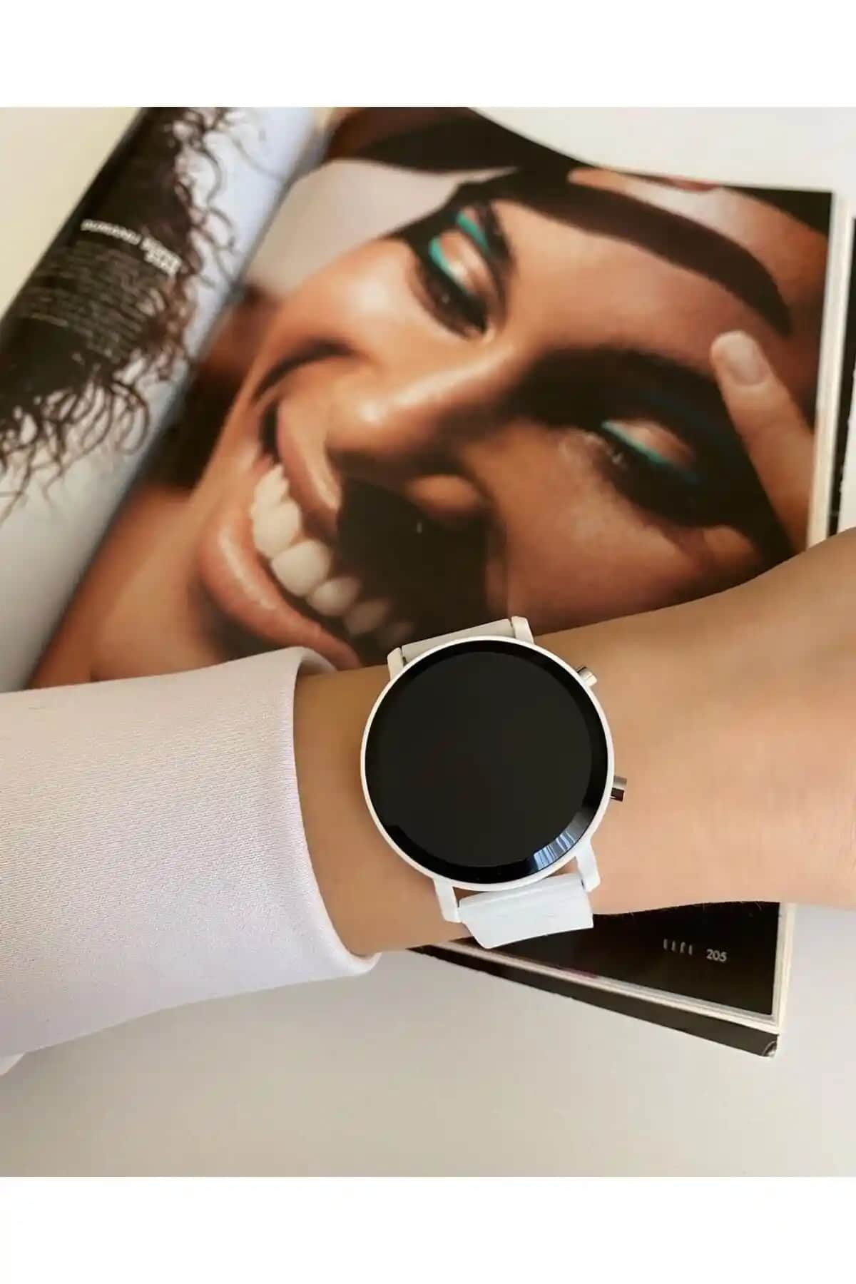 ÇENÇEN ve pullmarkt Dijital Silikon Kayışlı Saatlerin Karşılaştırması ve İncelenmesi