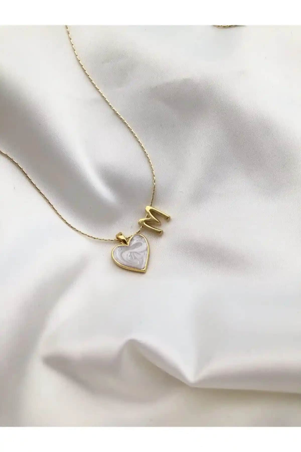 Claritas Takı Kadın Altın Kaplama Sedef Kalpli M Harfli Kolye - Şık ve Kişiselleştirilebilir Tasarım