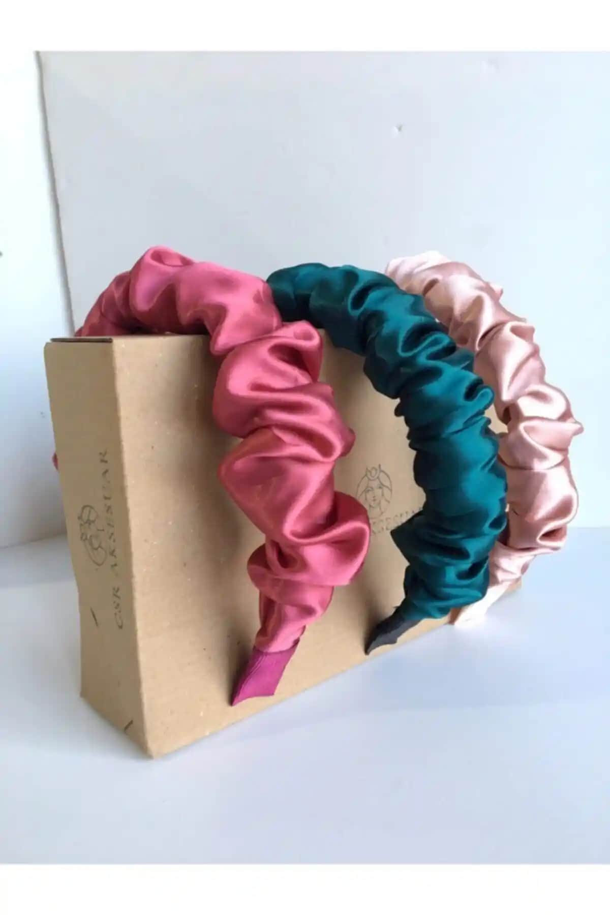 CSR Aksesuar 3'lü Saten Taç Seti Şıklık ve Zarafet İçin Uygun Bir Aksesuar Seçeneği