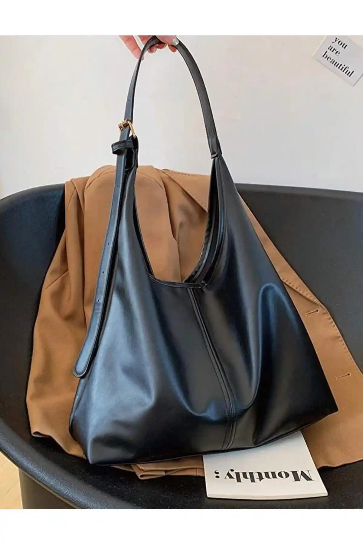 DEZ STORE ve HEPSHOP Kadın Omuz Çantası Karşılaştırması: Stil ve Fonksiyonellik Analizi