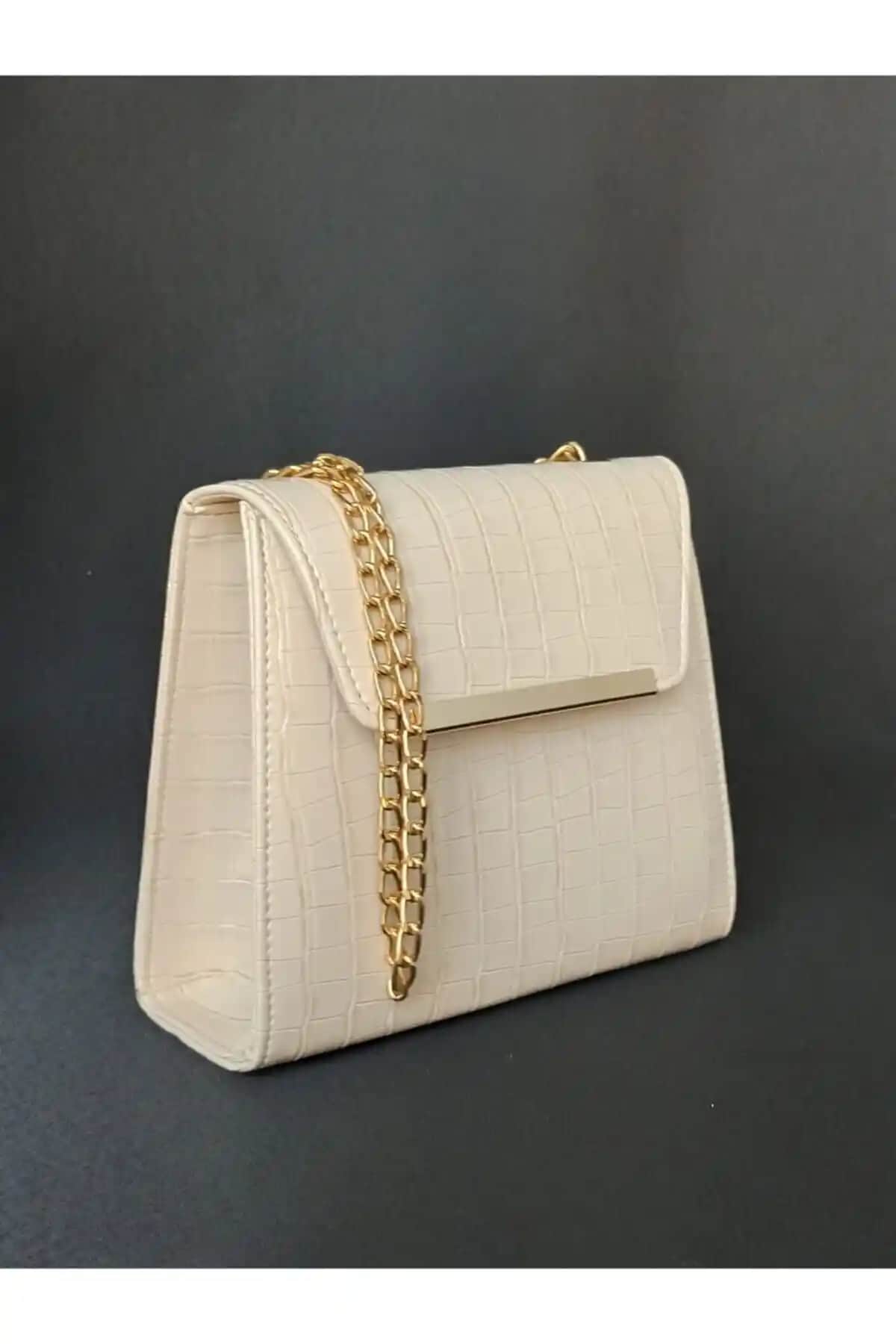 Dizaynbag Krem Rengi Askılı Çanta: Şık ve Fonksiyonel Günlük Kullanım Çantası