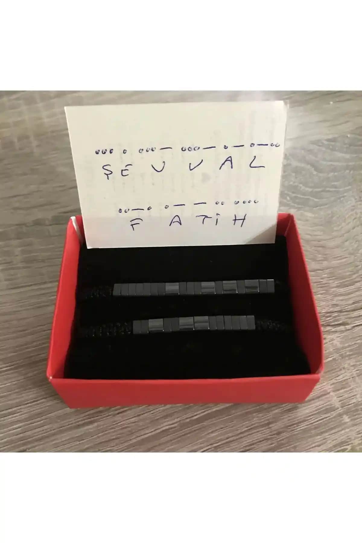 Doğaltaş Hematit Mors Alfabesi ile Kişiselleştirilmiş Çift Bileklik Tasarımı