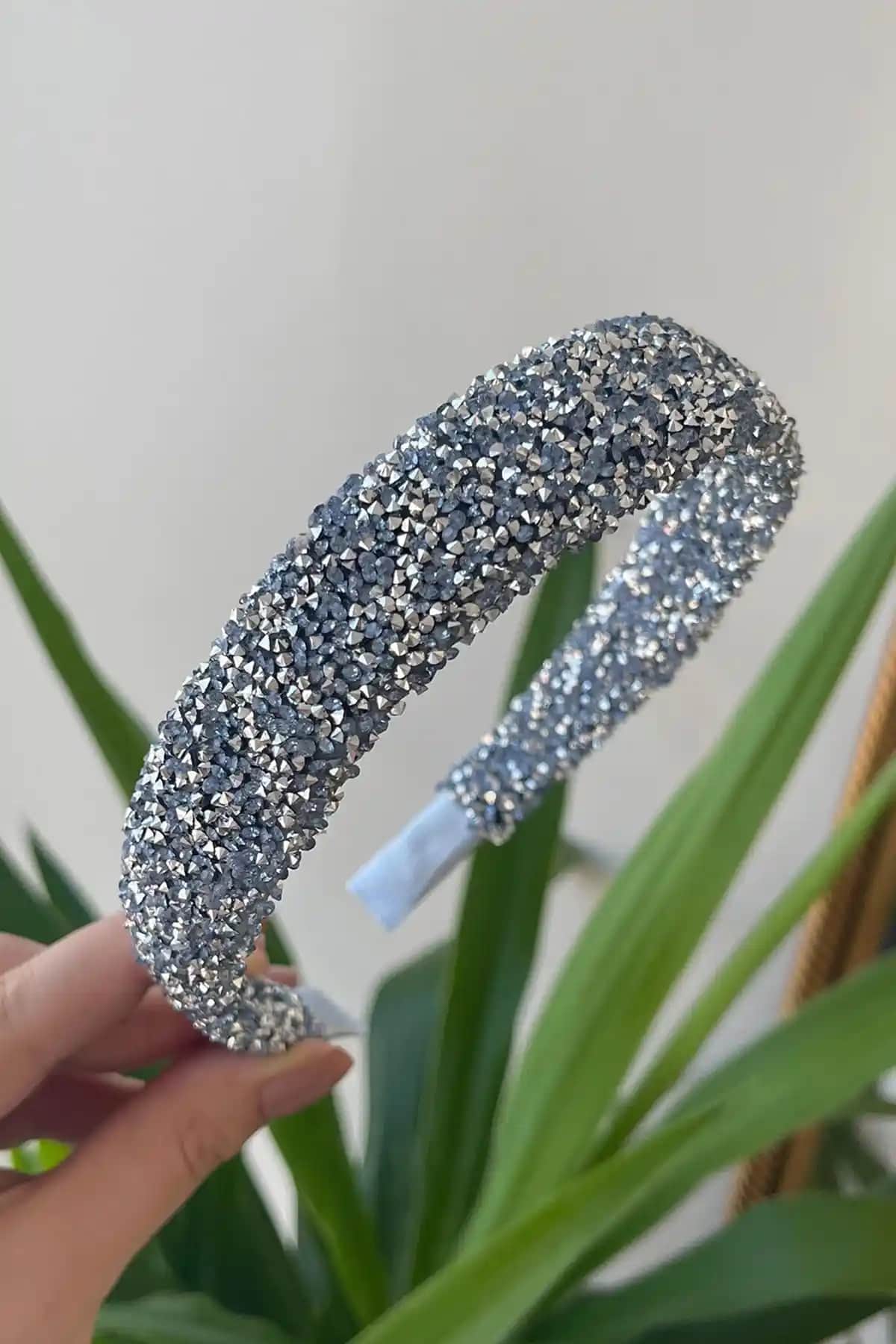 Doinua Kalın Kadın Taç Mavi Gümüş Renk Seçeneği Şıklık ve Zarafet Sunar