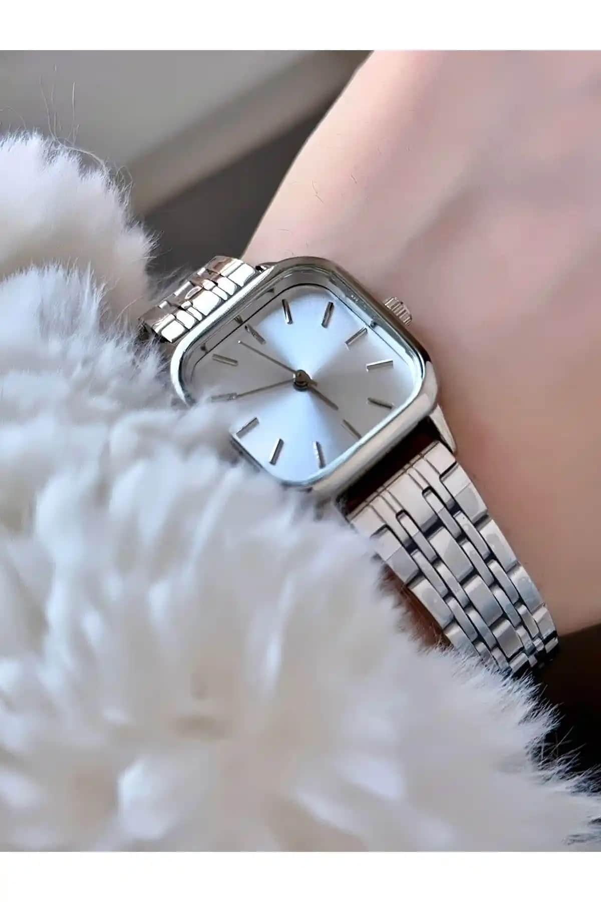 Duke Nickle Kadın Kol Saati XBG17001E: Şıklık ve Dayanıklılığı Bir Arada Sunan Modern Tasarım