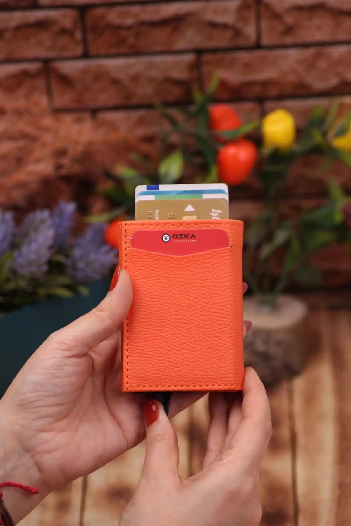 East Polo Club Turuncu Mekanizmalı Deri Cüzdan Portföyü Şıklık ve İşlevselliğin Buluşması