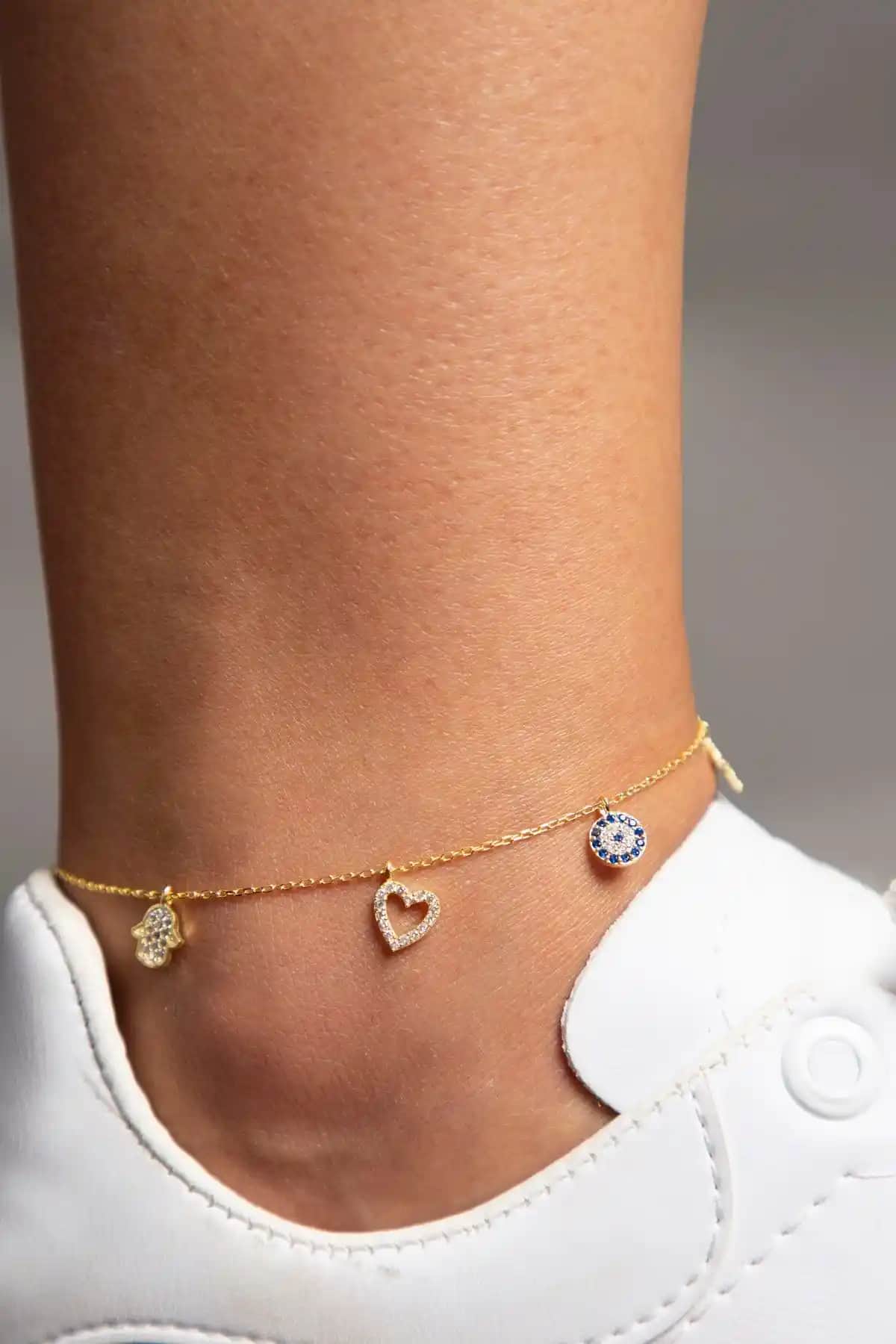 Elika Silver ve Lia Berto Şans Model Halhal Karşılaştırması: Hangi Ürün Daha Uygun?