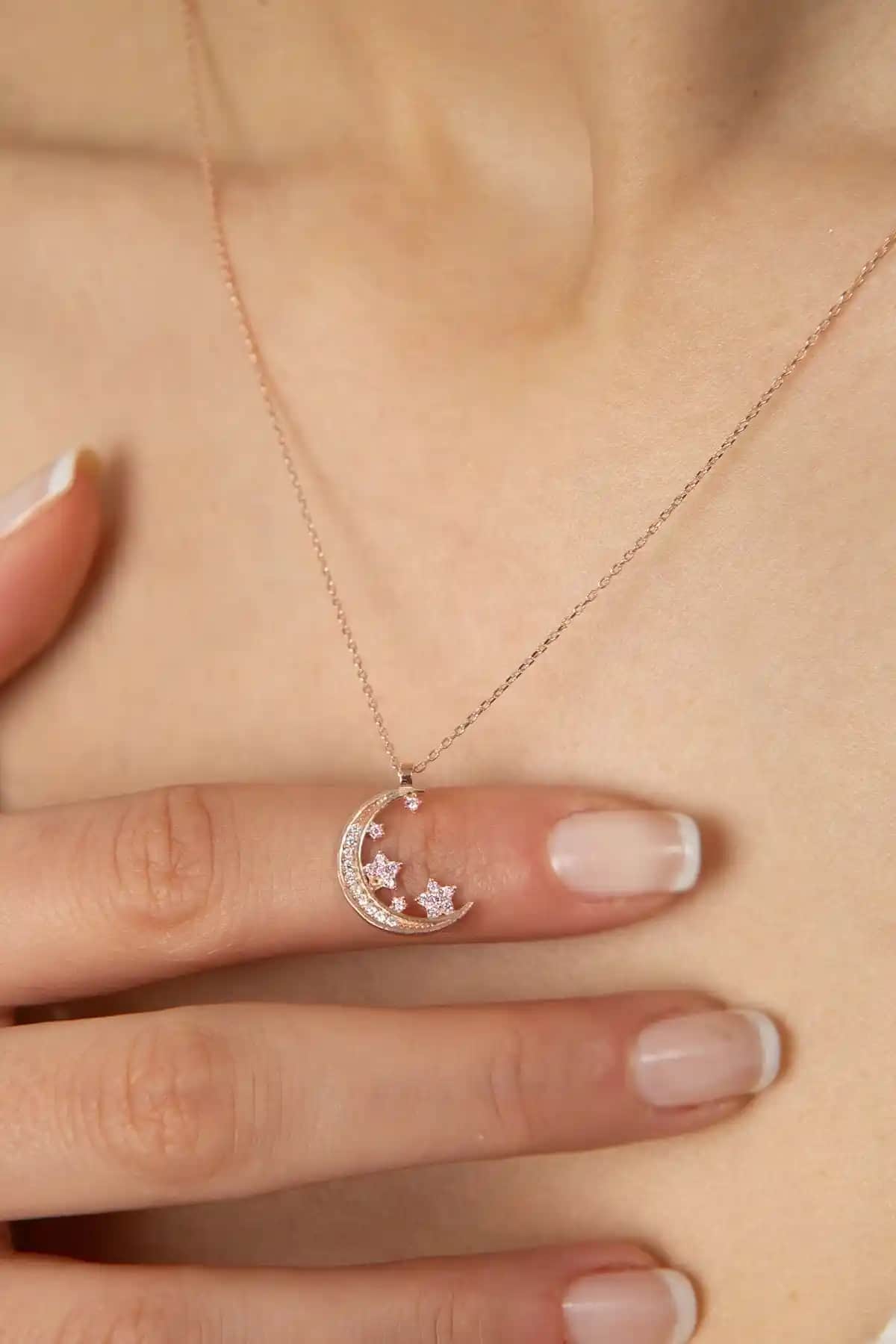 Elika Silver ve NEREZE Takı Karşılaştırması: Stil ve Kalite Analizi