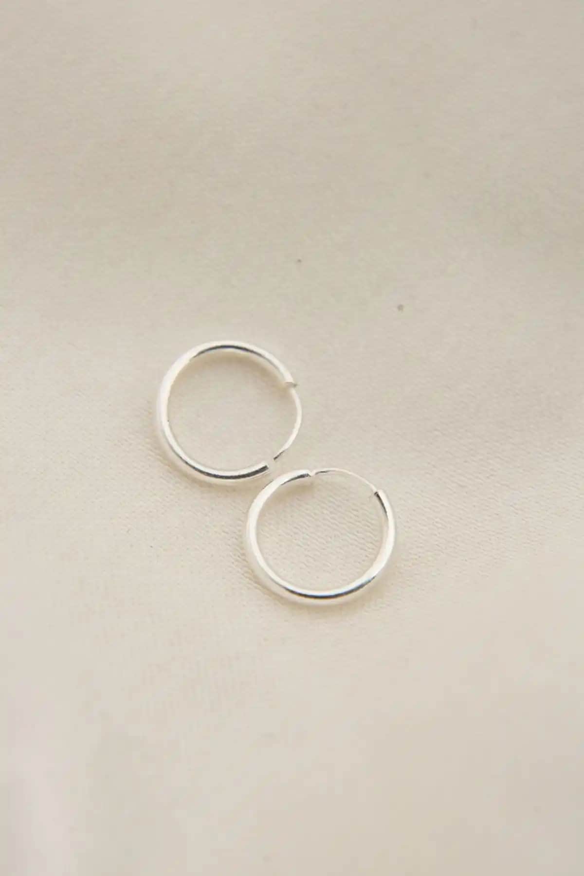 Elika Silver ve Söğütlü Silver Gümüş Küpe Karşılaştırması: Tasarım, Kalite ve Kullanıcı Yorumları