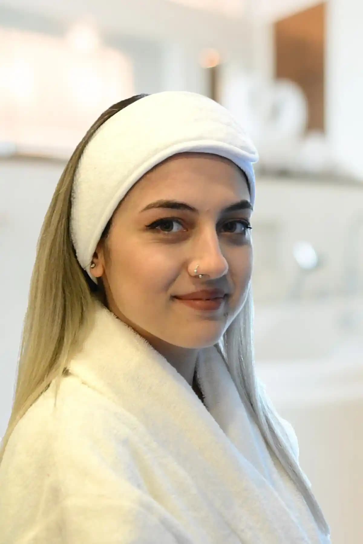 Esdense Beyaz Havlu Saç Bandı ve Stella Belli Saç Bandı Karşılaştırması