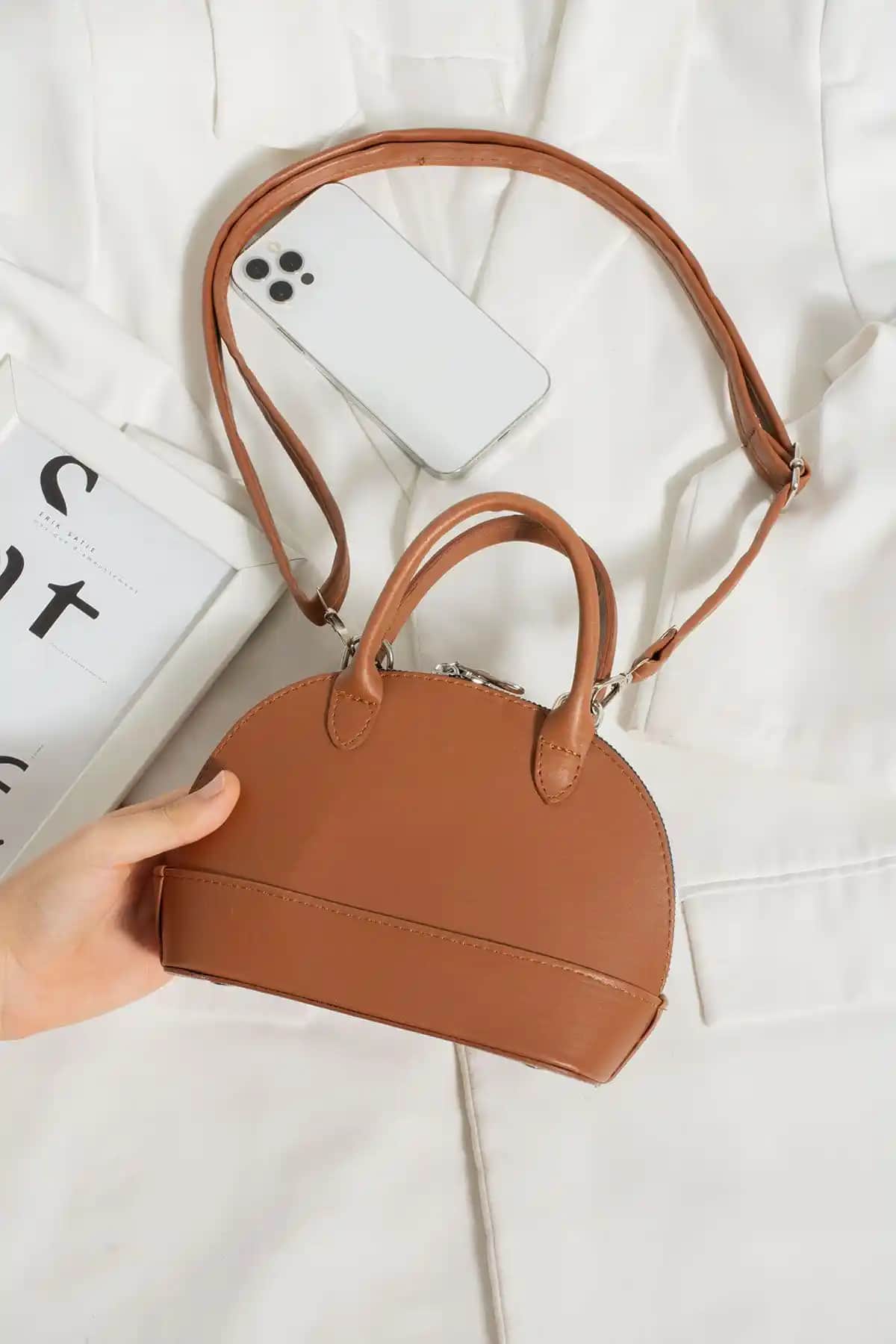 ESTUTE D Model Mini Şişe Çapraz Askılı Kutu: Şıklık ve Fonksiyonellik Bir Arada