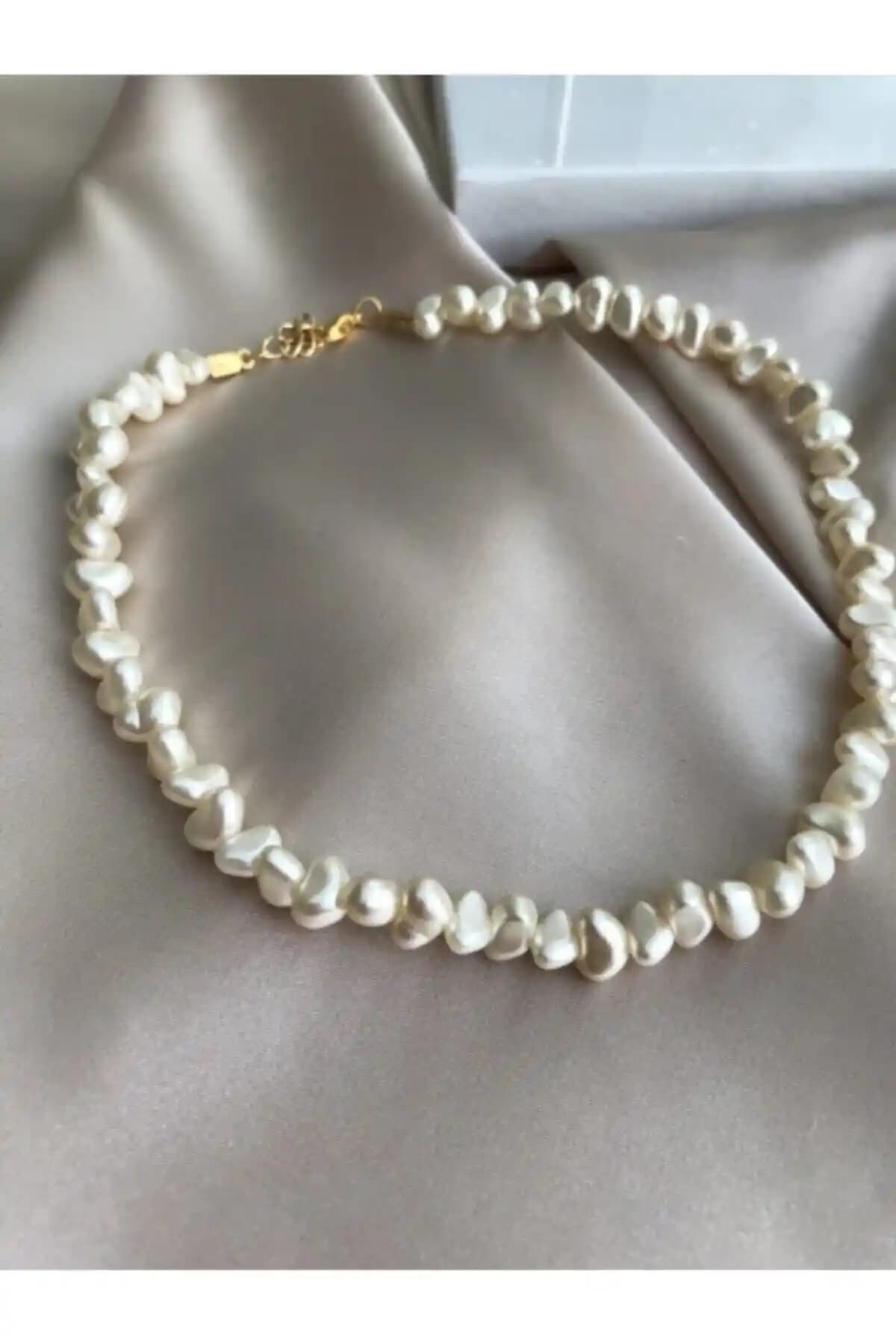 Everglow Jewelry Beyaz İnci Barok Görünüm Kolye - Zarif ve Çok Yönlü Tasarım